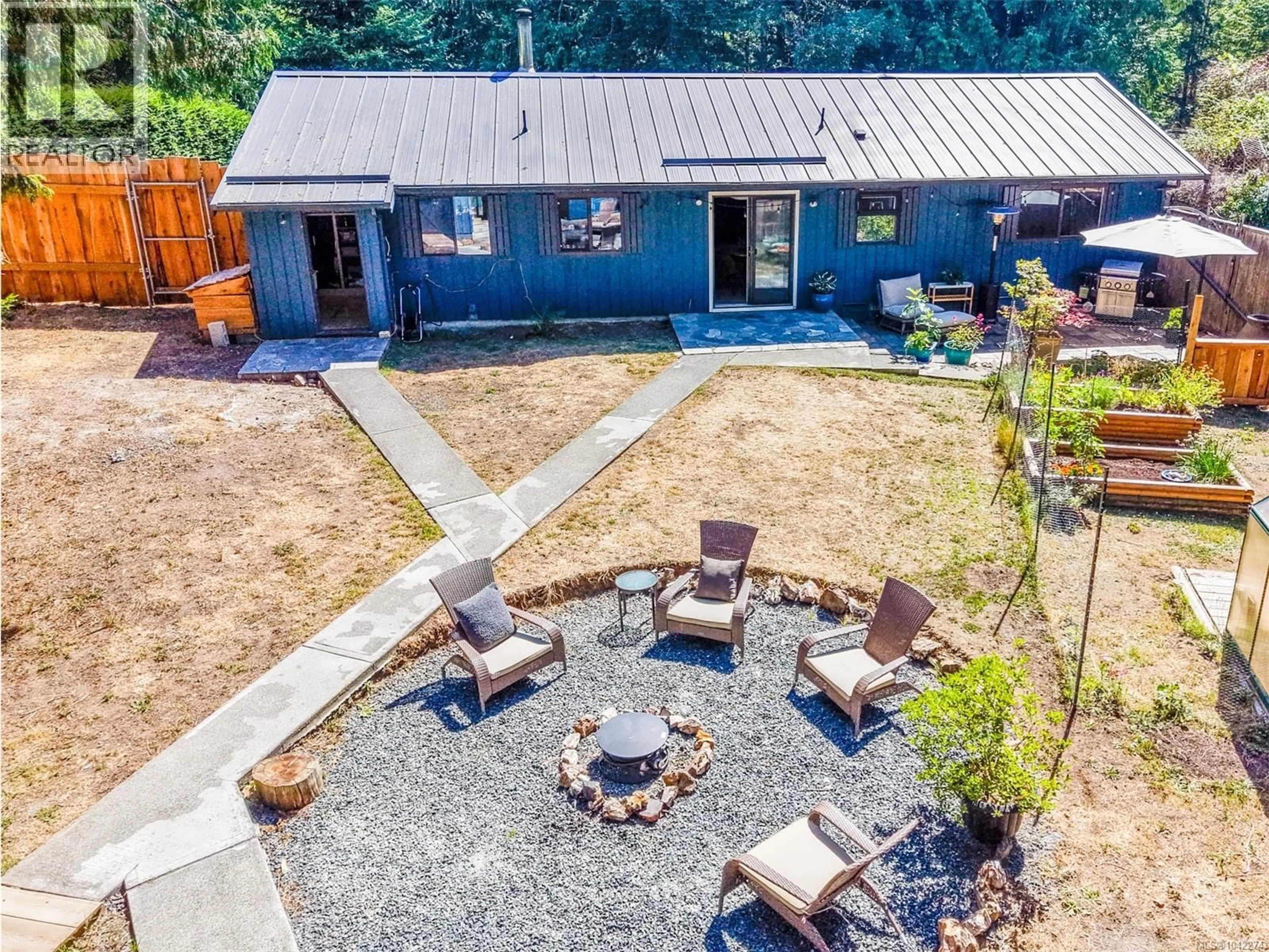 A pic from outside/outdoor area/front of a property/back of a property/a pic from drone, mountain view for 4746 BOSUN WAY, Pender Island British Columbia V0N2M2