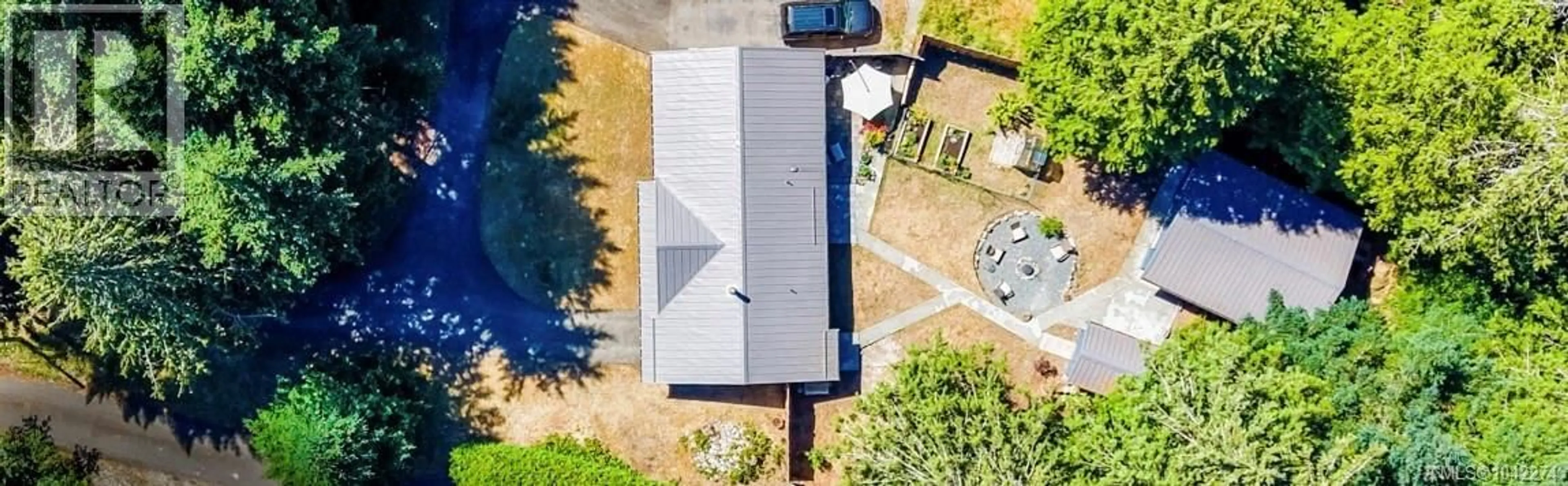 A pic from outside/outdoor area/front of a property/back of a property/a pic from drone, street for 4746 BOSUN WAY, Pender Island British Columbia V0N2M2