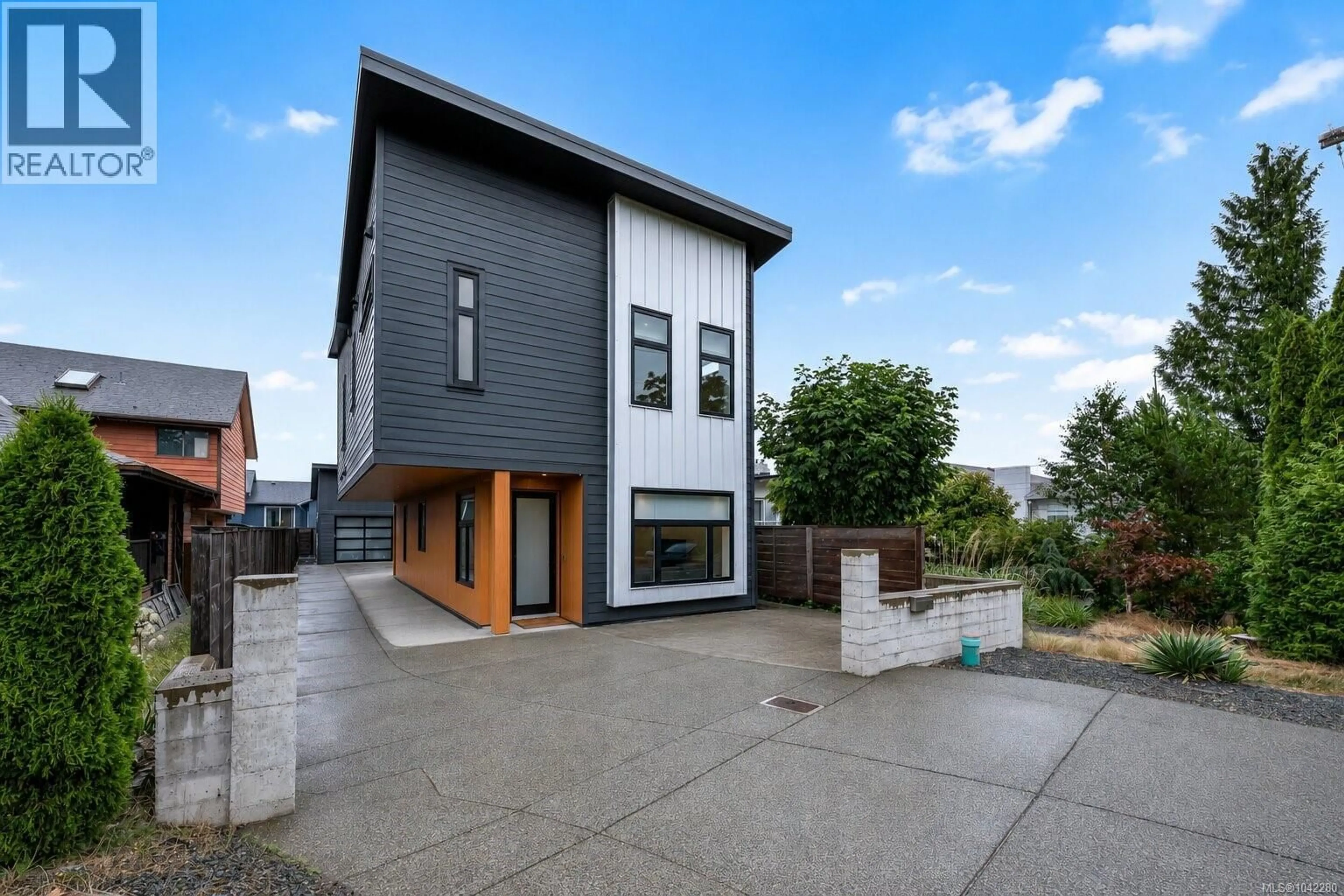 A pic from outside/outdoor area/front of a property/back of a property/a pic from drone, street for 3341 SKINNER ROAD, Duncan British Columbia V9L4V4