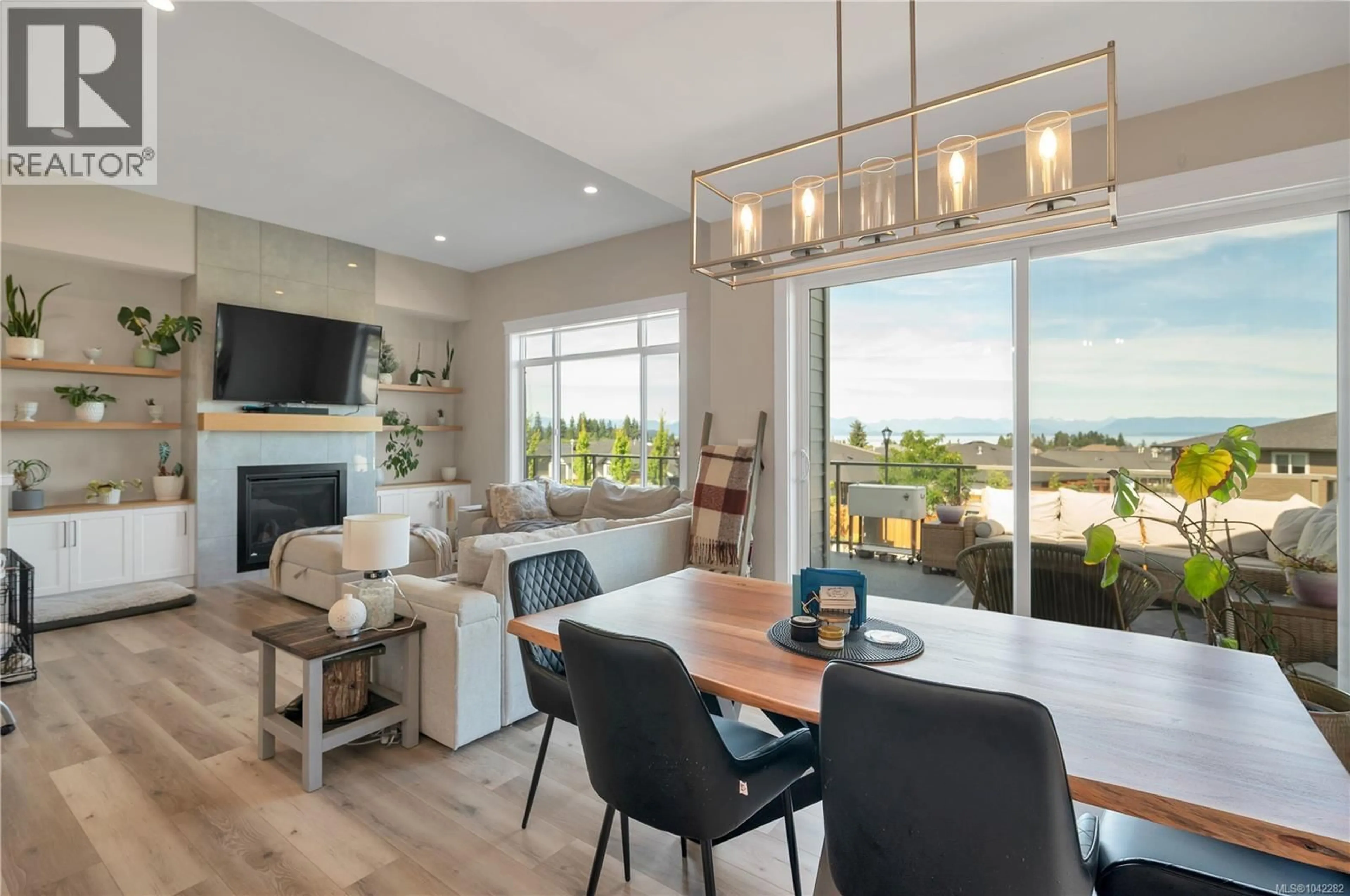 Open concept kitchen, wood/laminate floor for 1 - 457 ARIZONA DRIVE, Campbell River British Columbia V9H0E4