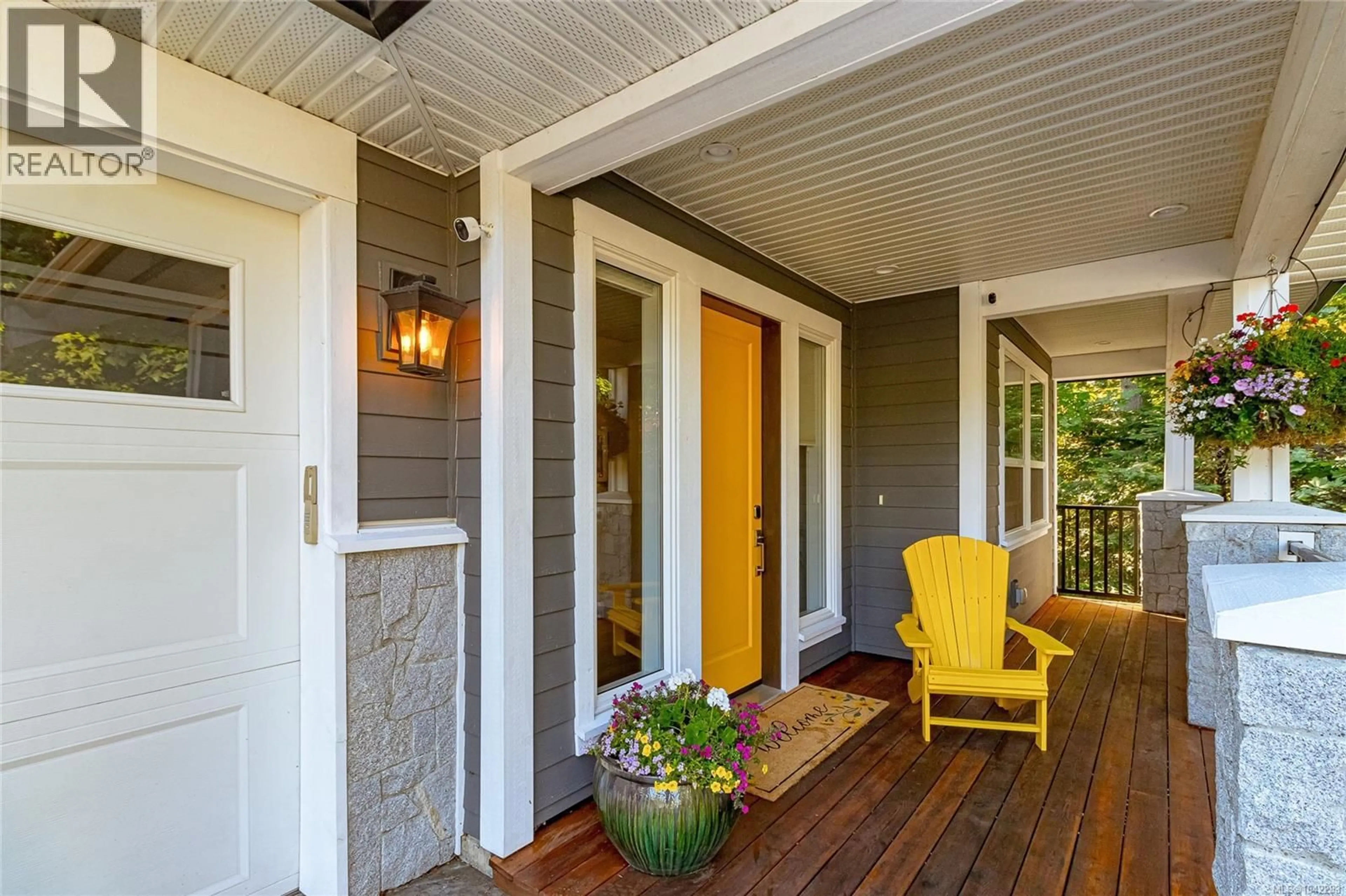 Indoor entryway for 111 PARSONS ROAD, View Royal British Columbia V9B0C2