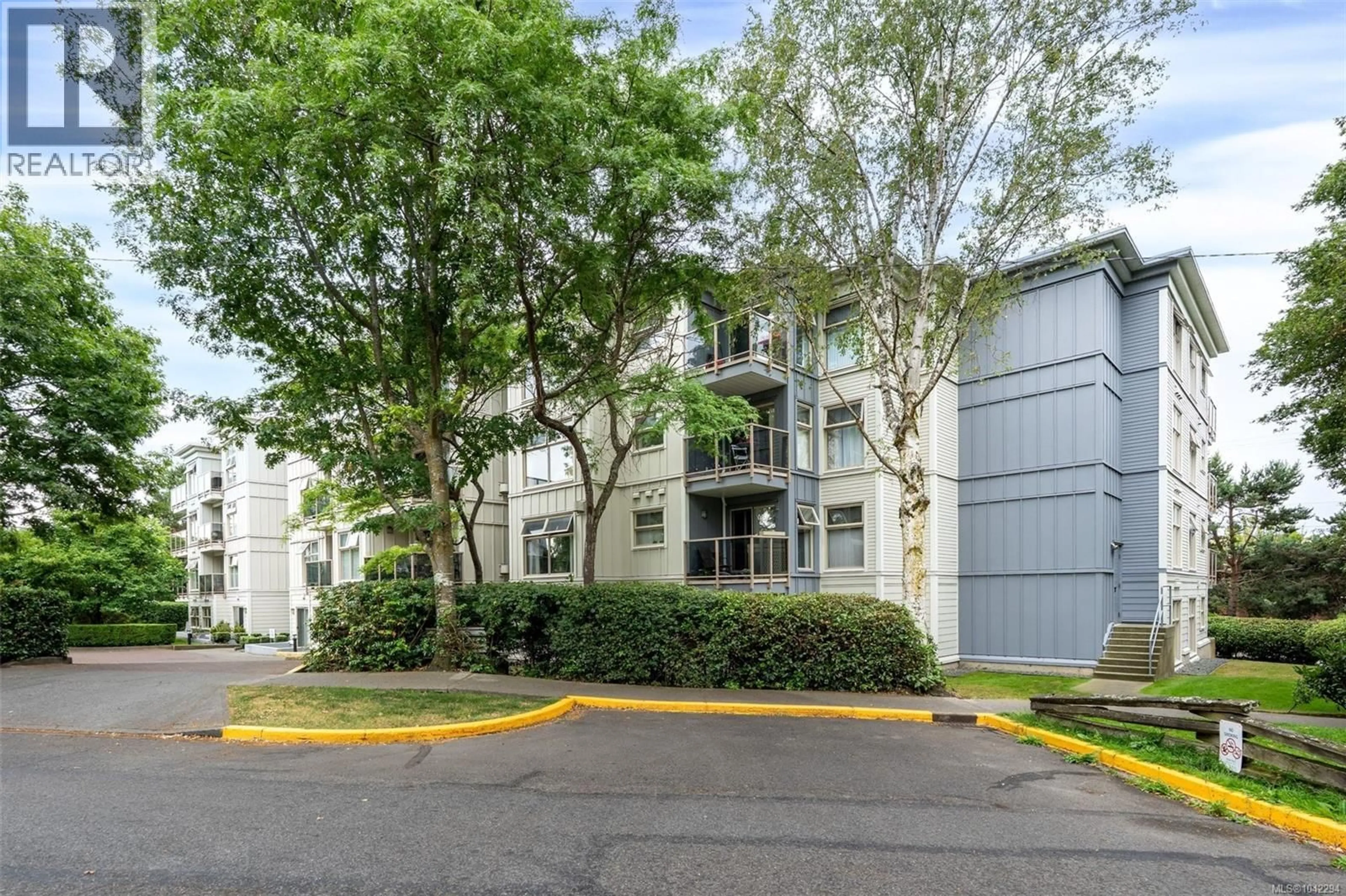Patio, street for 107 - 535 MANCHESTER ROAD, Victoria British Columbia V8T5J1