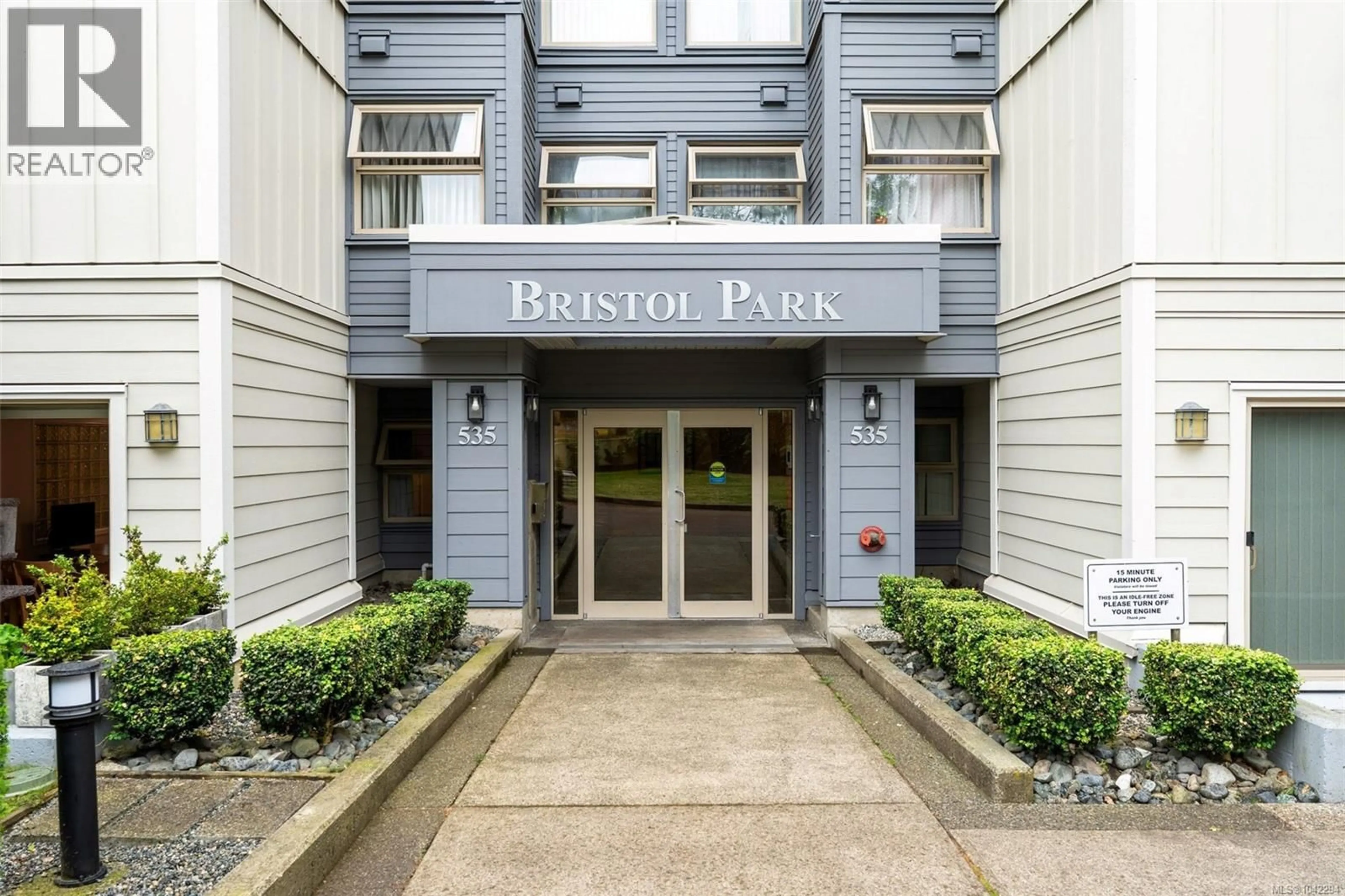 Patio, street for 107 - 535 MANCHESTER ROAD, Victoria British Columbia V8T5J1