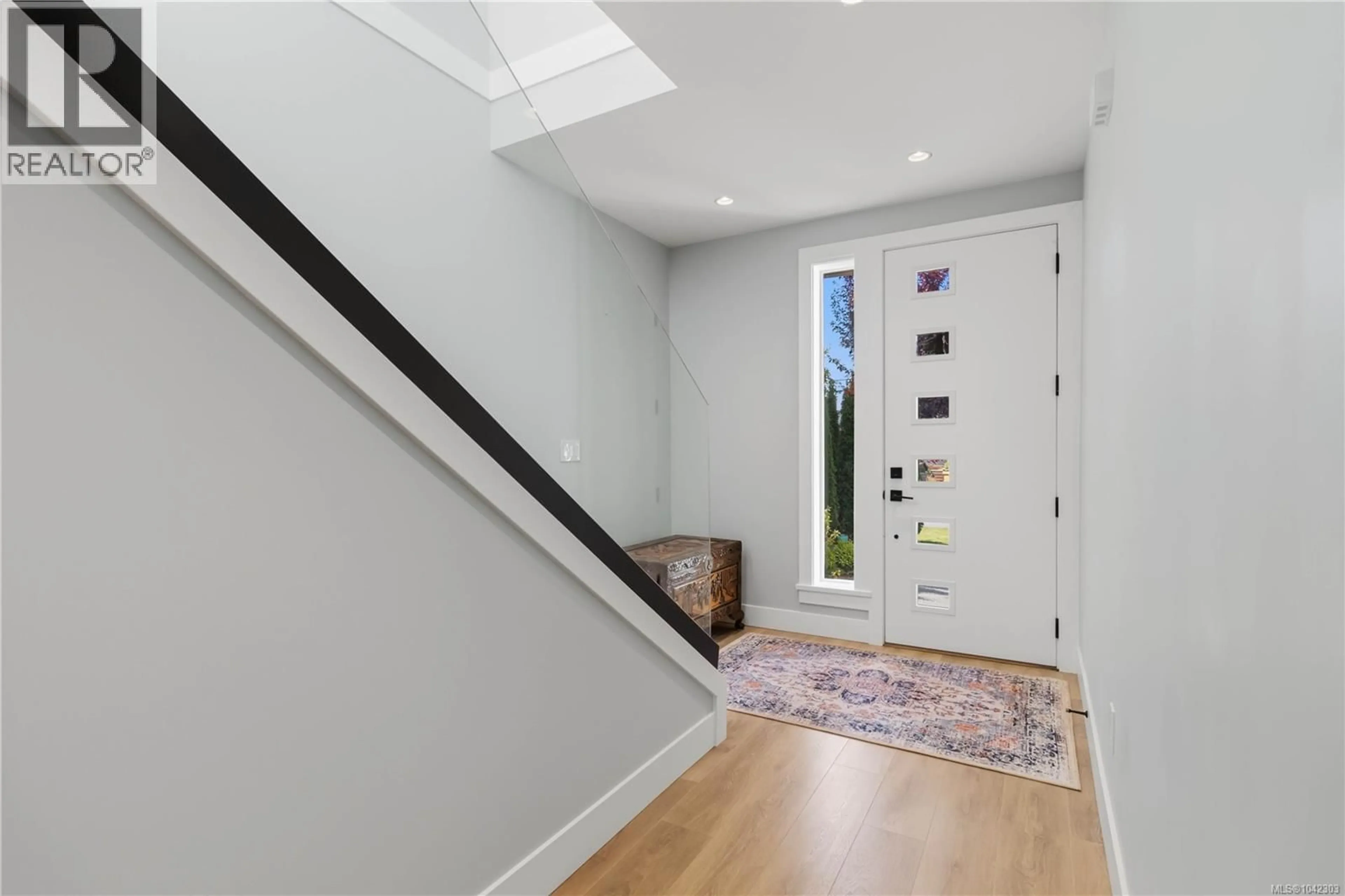 Indoor entryway for 1176 CLARKE ROAD, Central Saanich British Columbia V8M1E3
