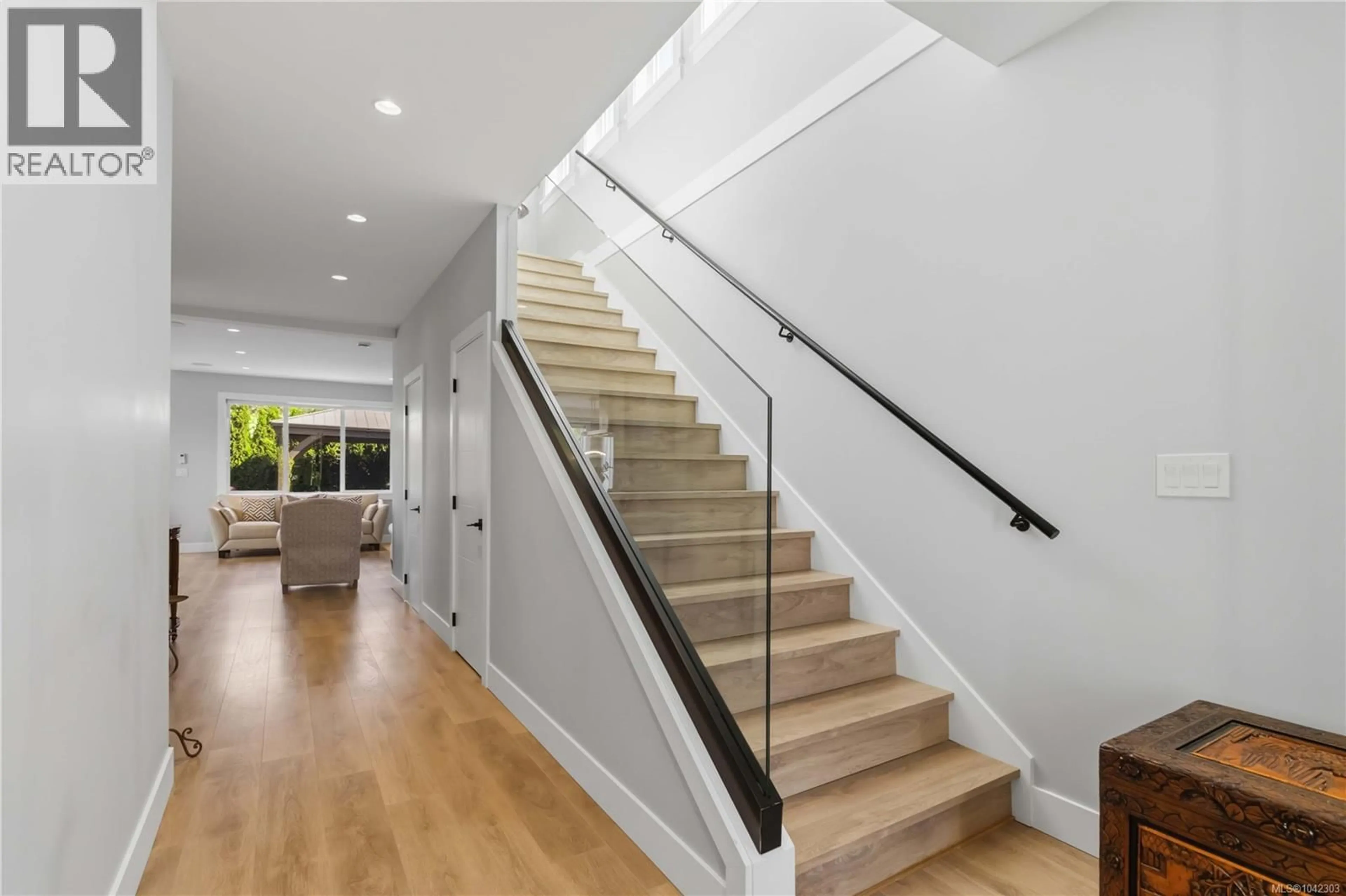 Stairs for 1176 CLARKE ROAD, Central Saanich British Columbia V8M1E3