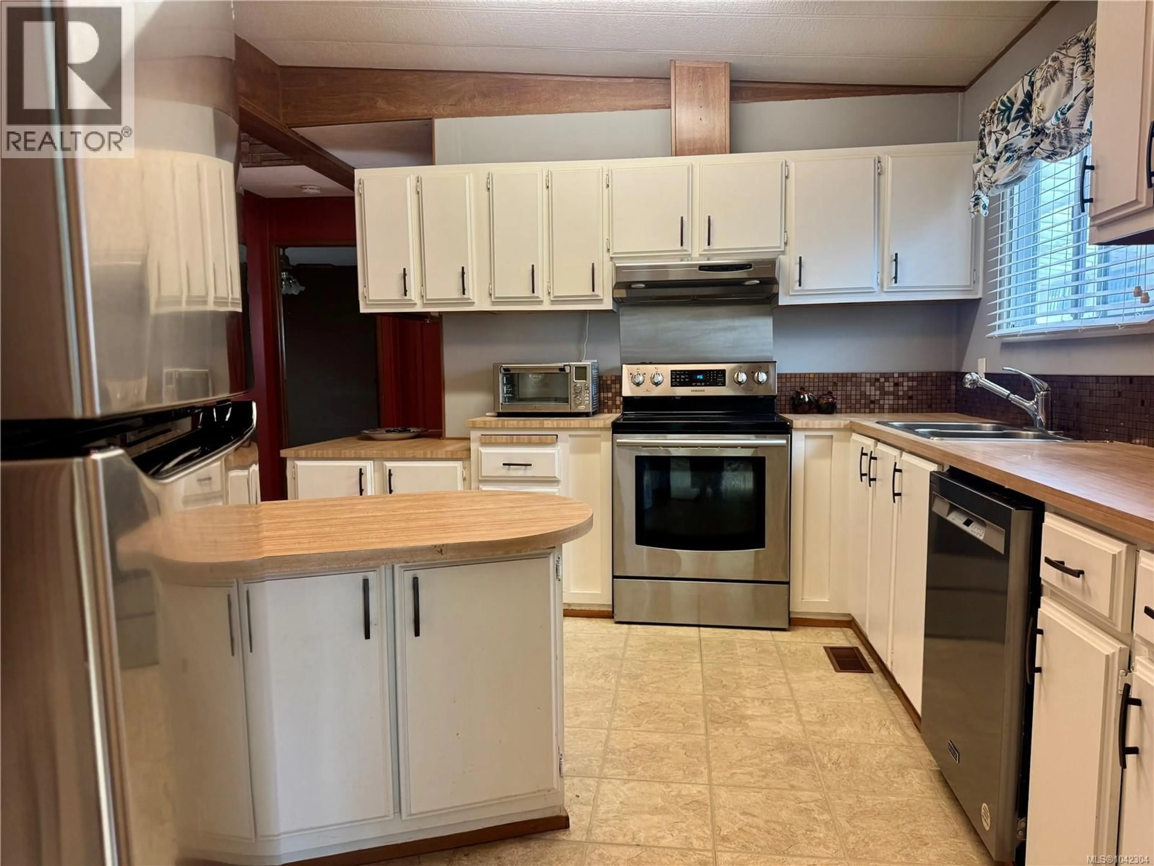 Standard kitchen, unknown for 34 - 1240 WILKINSON ROAD, Comox British Columbia V9M3X8