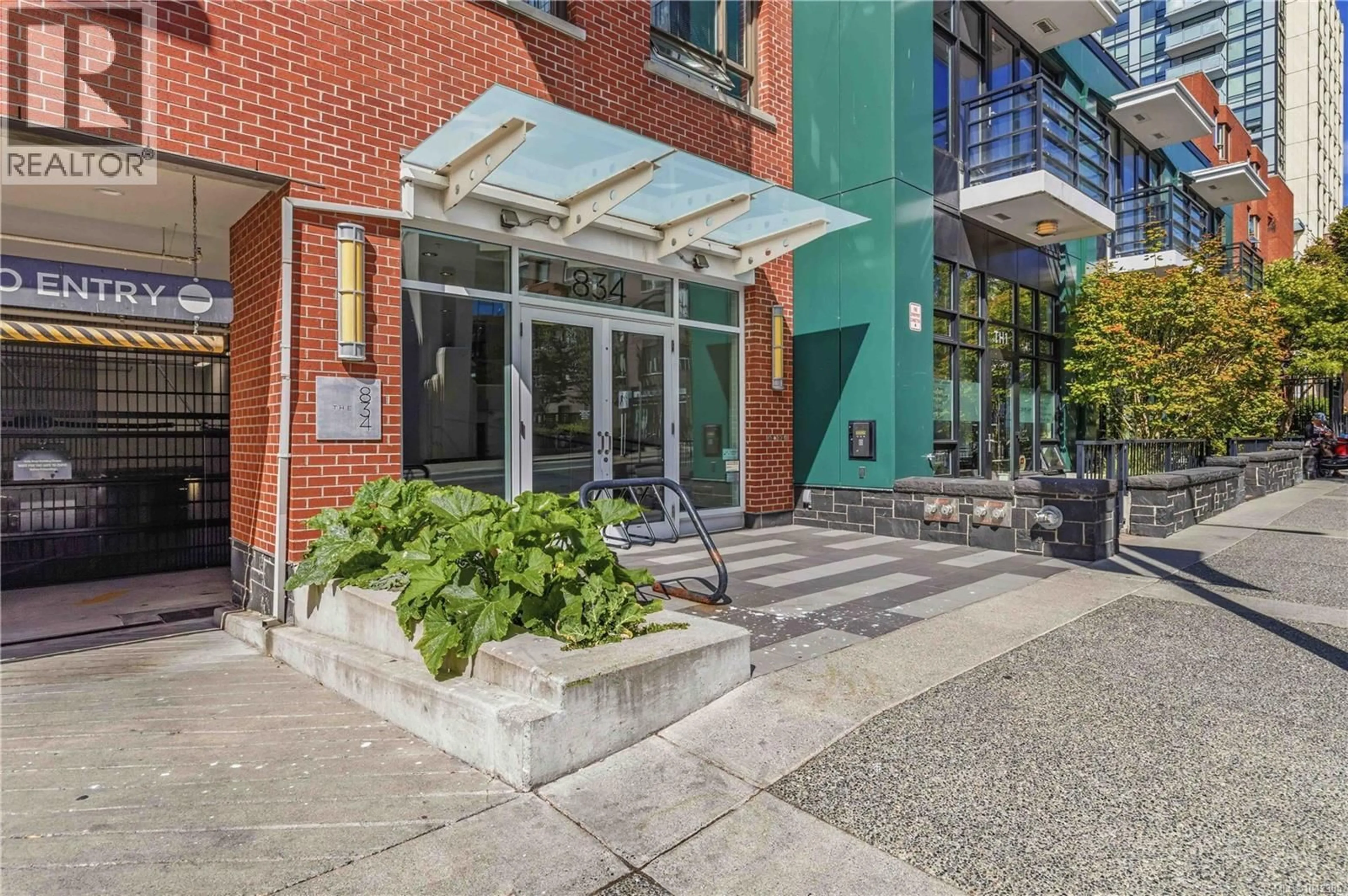 Patio, street for 304 - 834 JOHNSON STREET, Victoria British Columbia V8W1N3
