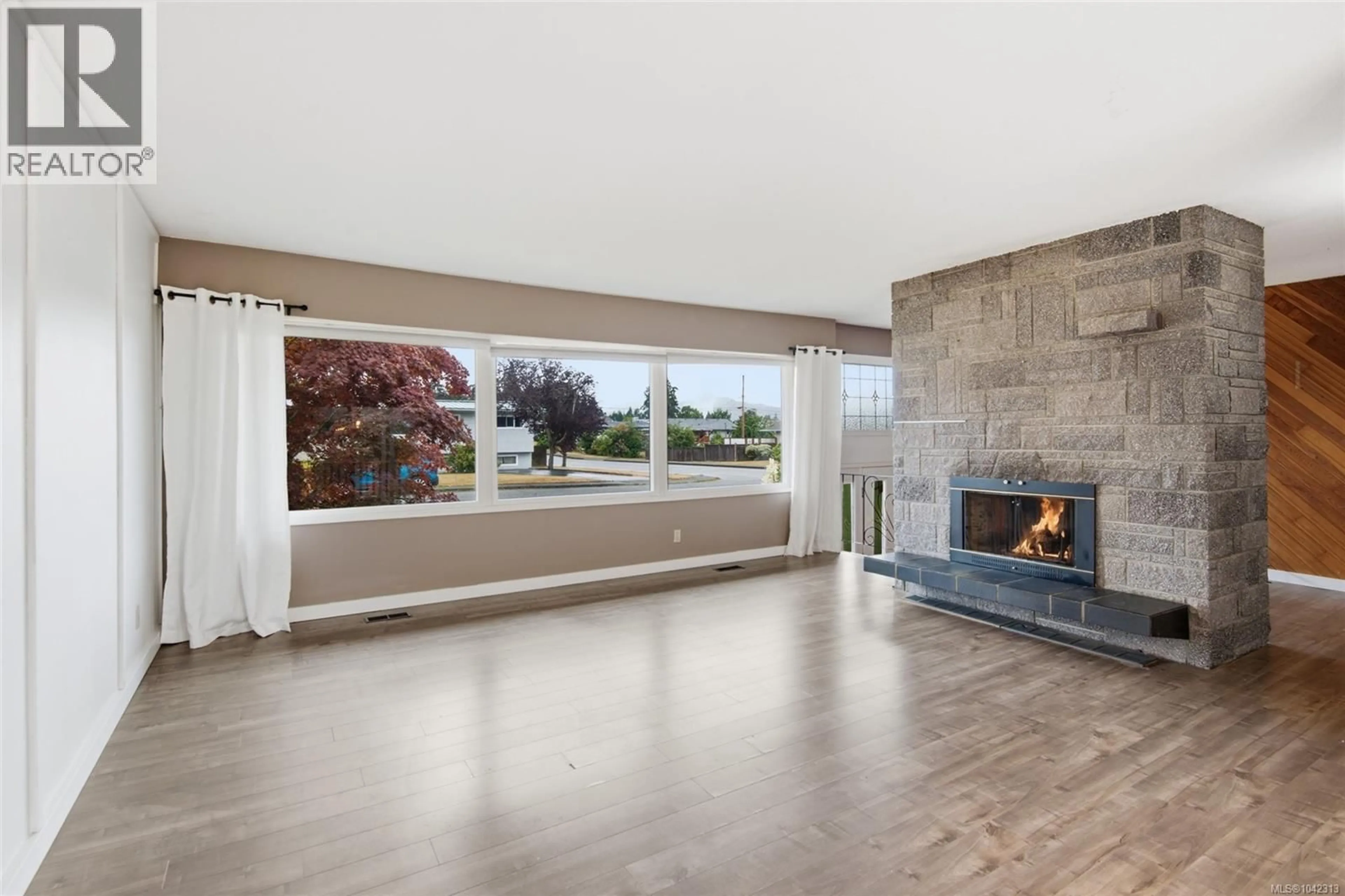 Living room with furniture, unknown for 3795 MICHIGAN ROAD, Port Alberni British Columbia V9Y5Z9