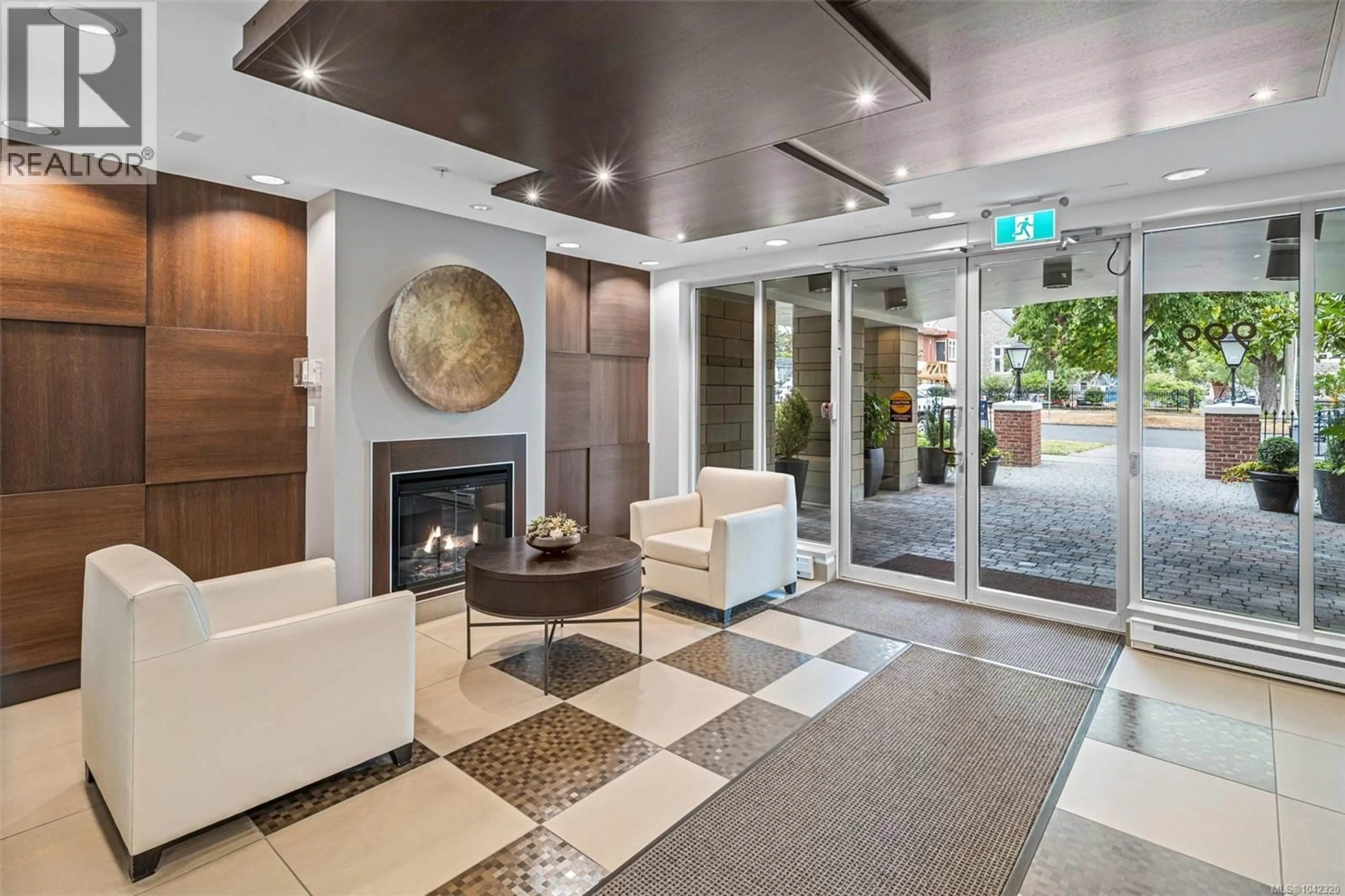 Lobby for 402 - 999 BURDETT AVENUE, Victoria British Columbia V8V3G7