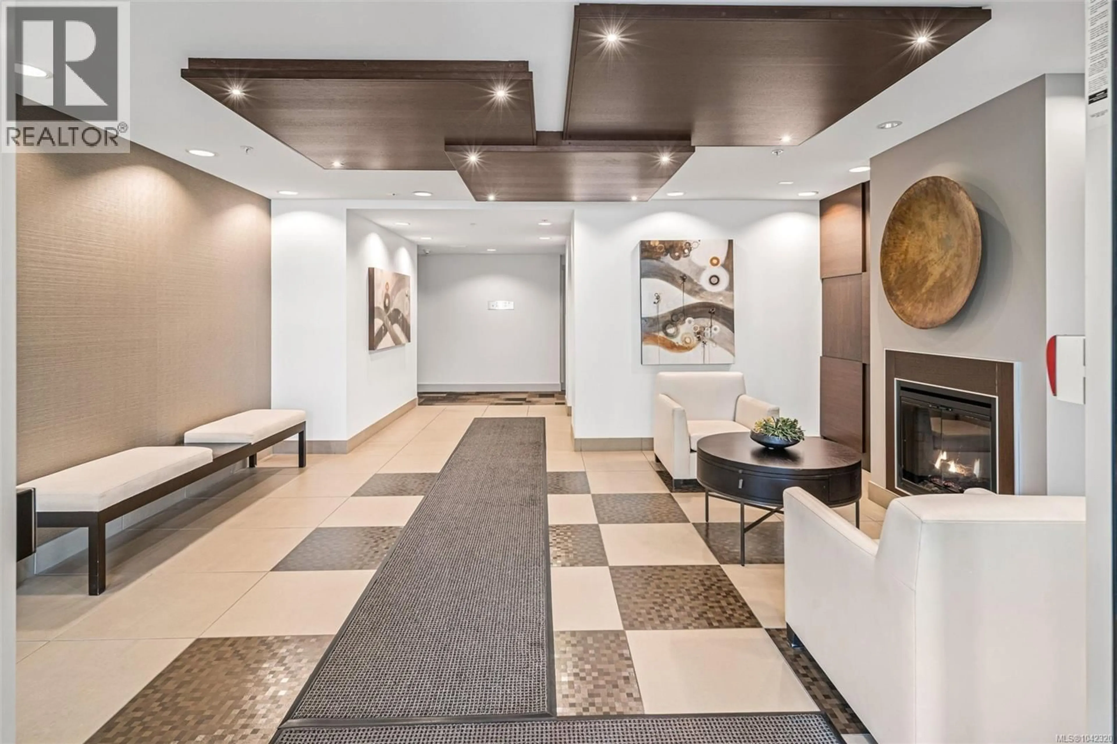 Lobby for 402 - 999 BURDETT AVENUE, Victoria British Columbia V8V3G7