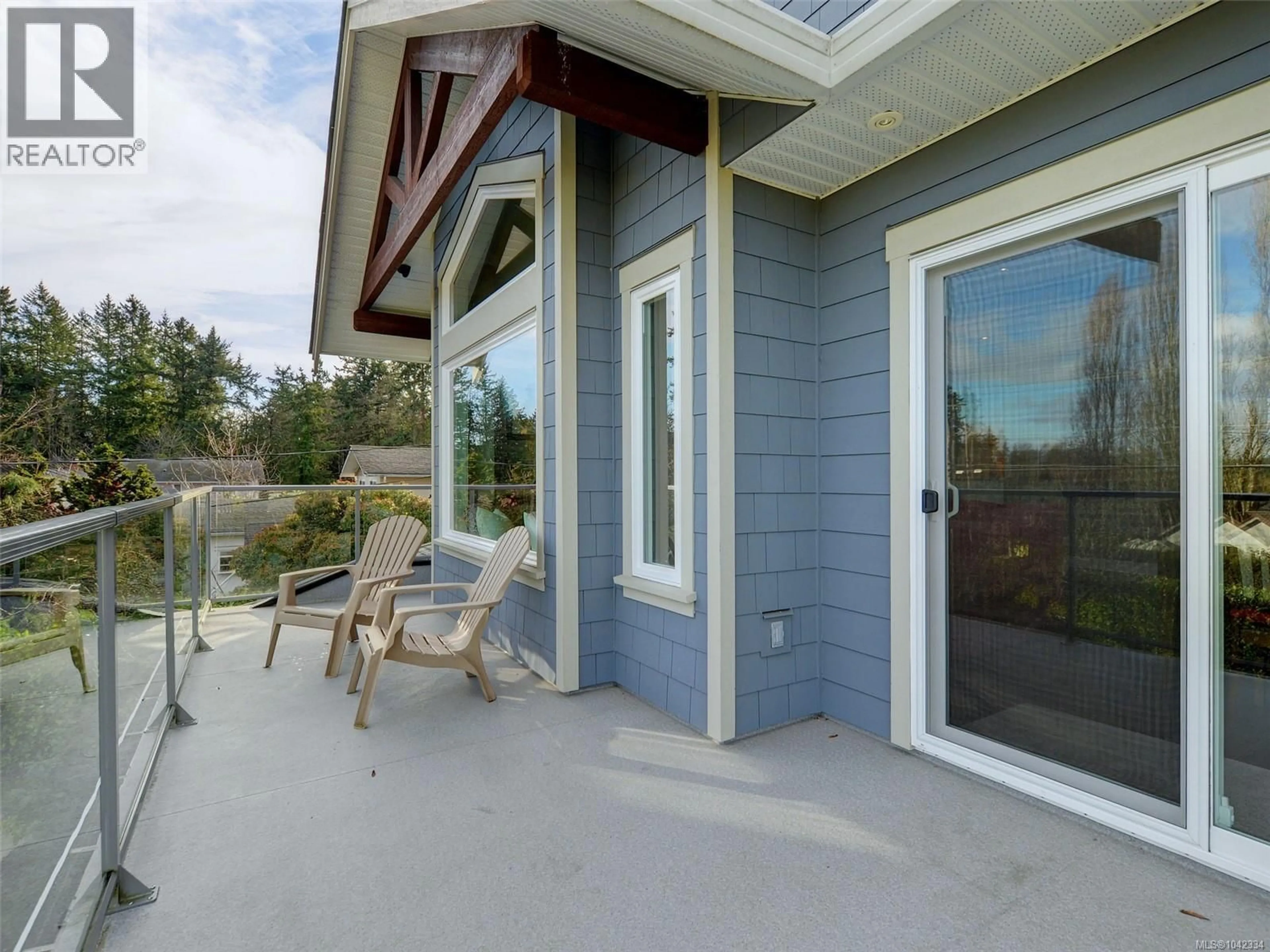 Home with vinyl exterior material, water/lake/river/ocean view for 7224 EAST SAANICH ROAD, Central Saanich British Columbia V8M1Y4