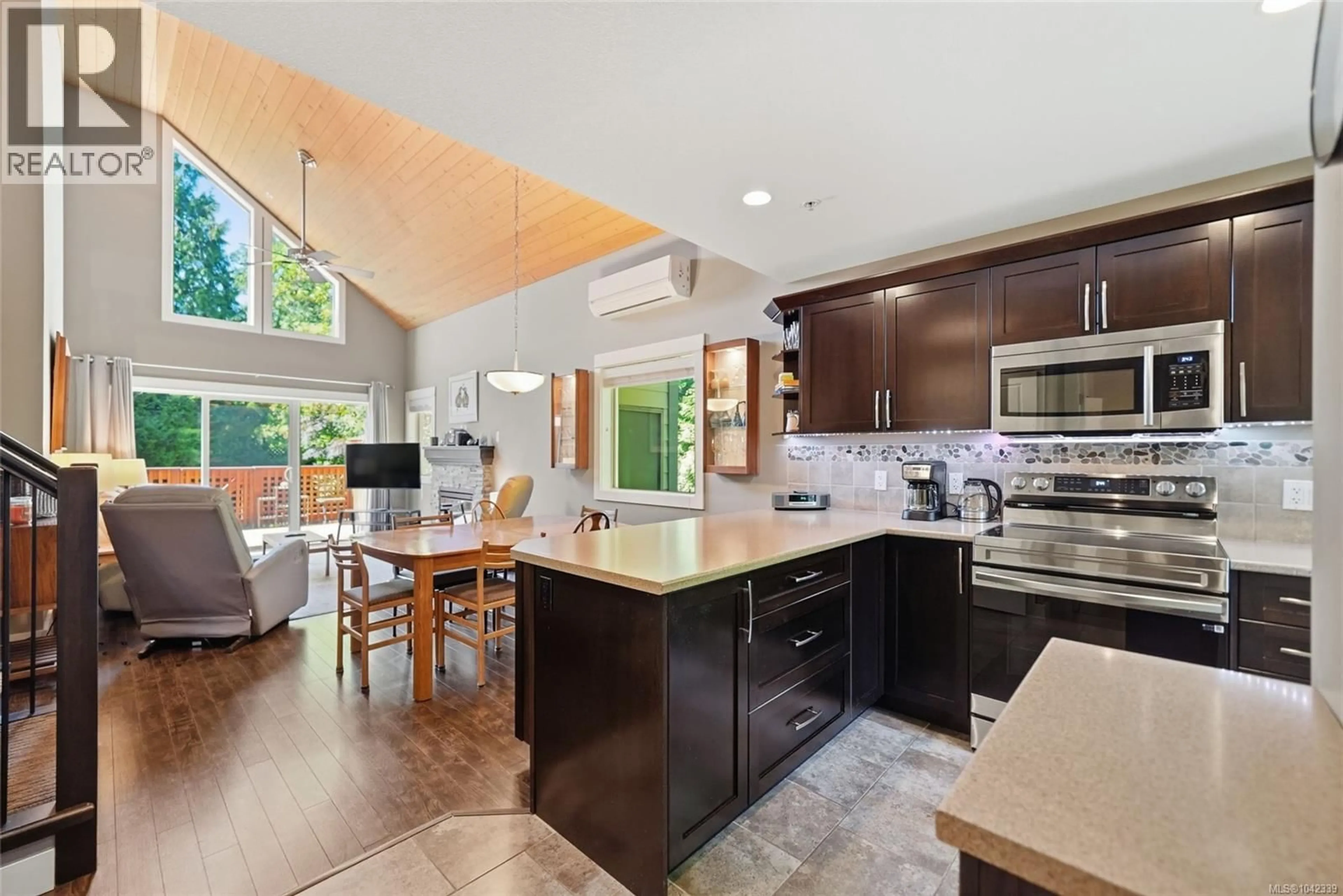 Open concept kitchen, ceramic/tile floor for 265 - 1130 RESORT DRIVE, Parksville British Columbia V9P2E3