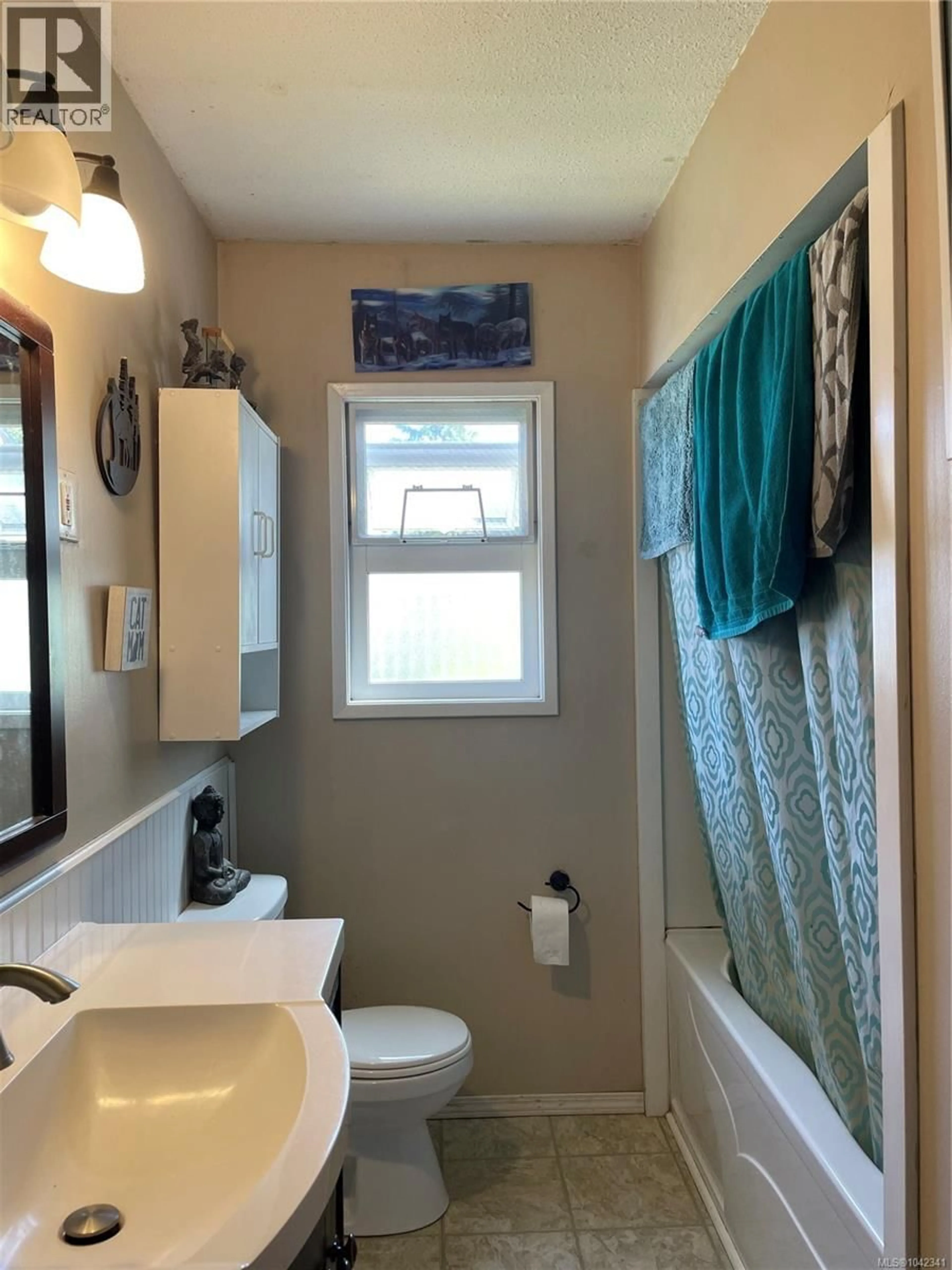 Standard bathroom, ceramic/tile floor for 4475 BYNG ROAD, Port Hardy British Columbia V0N2P0