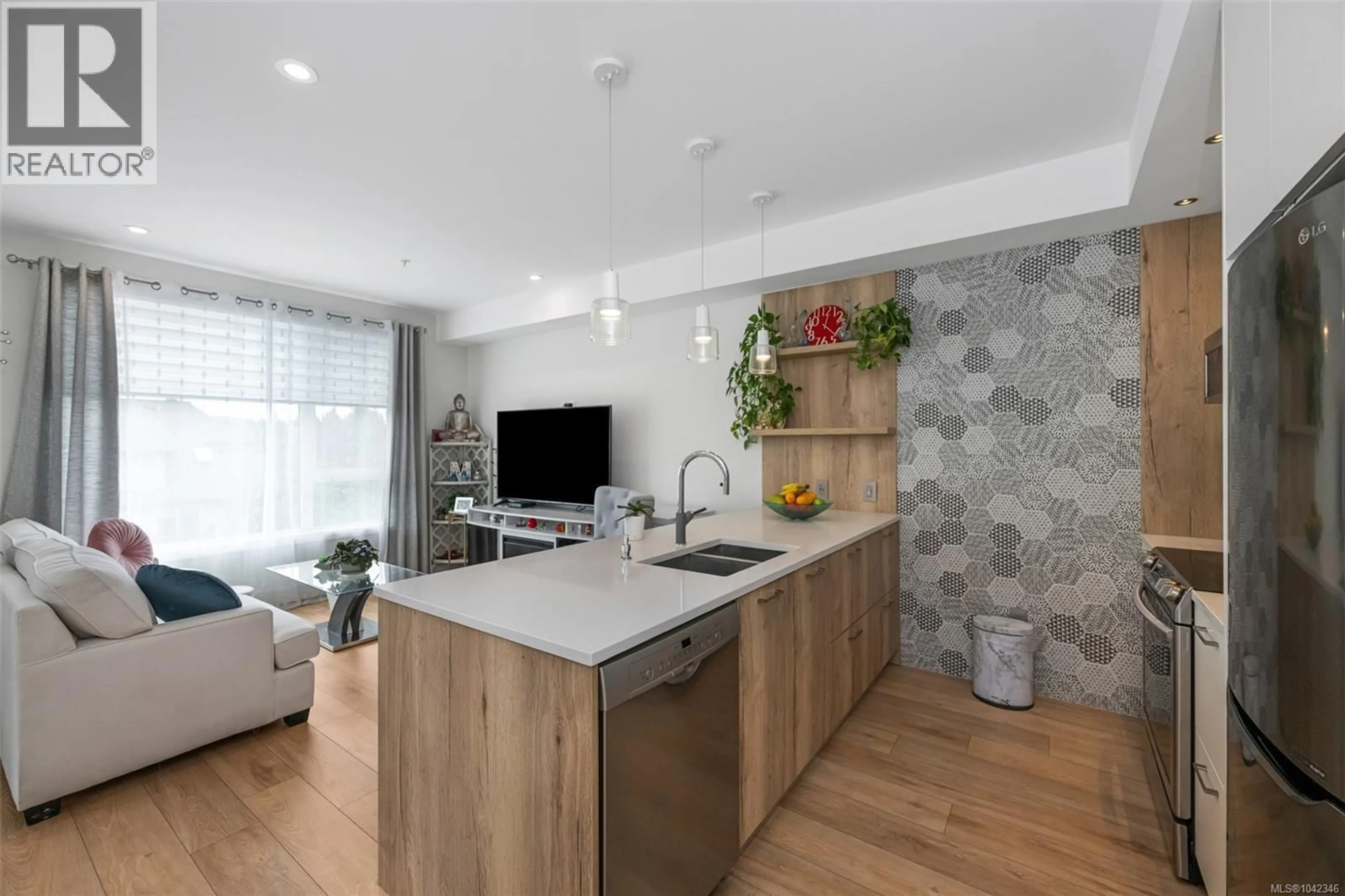 Open concept kitchen, unknown for 301 - 1588 NORTH DAIRY ROAD, Saanich British Columbia V8T0E1