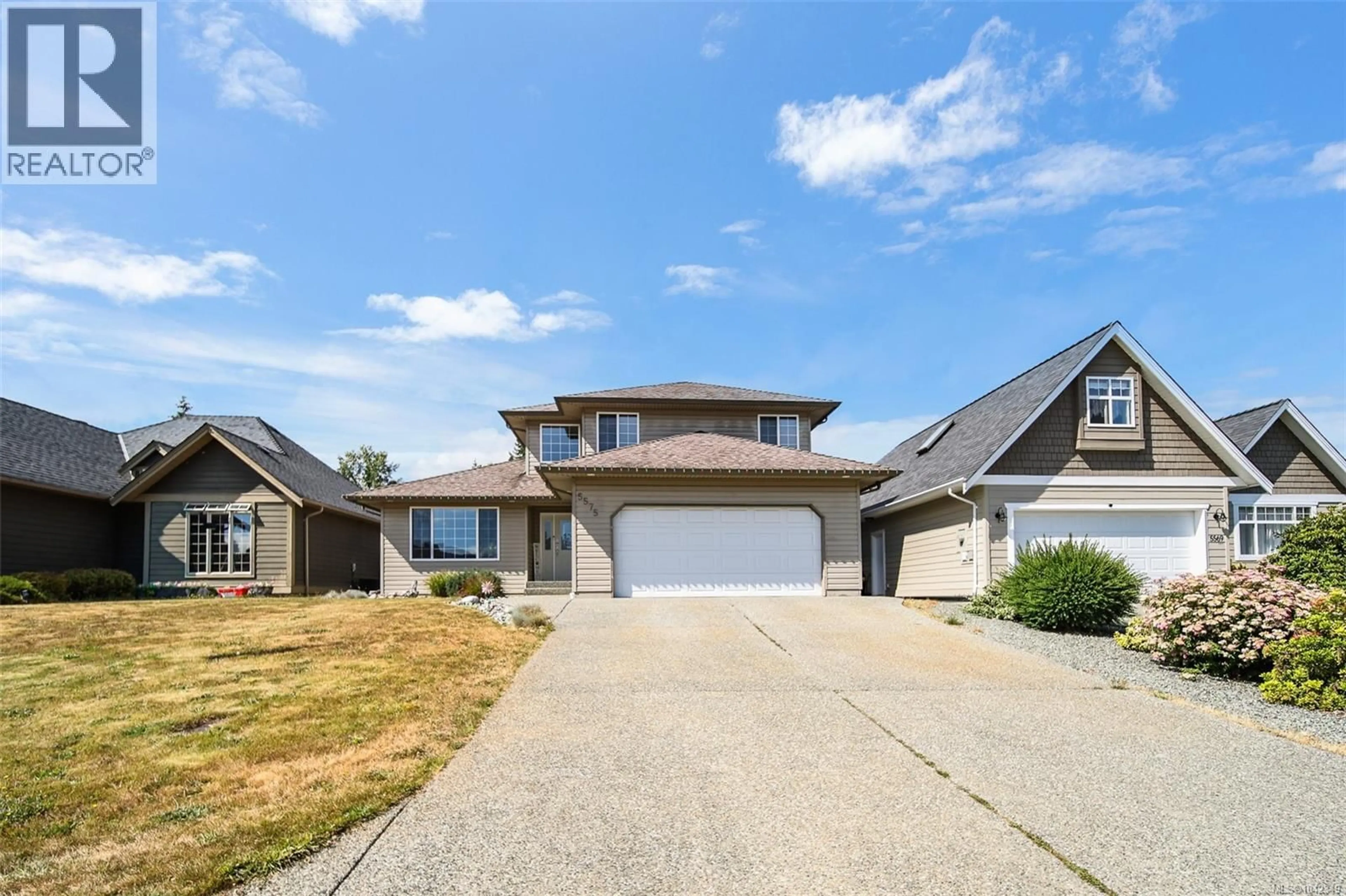A pic from outside/outdoor area/front of a property/back of a property/a pic from drone, street for 5575 WOODLAND CRESCENT EAST, Port Alberni British Columbia V9Y8E6