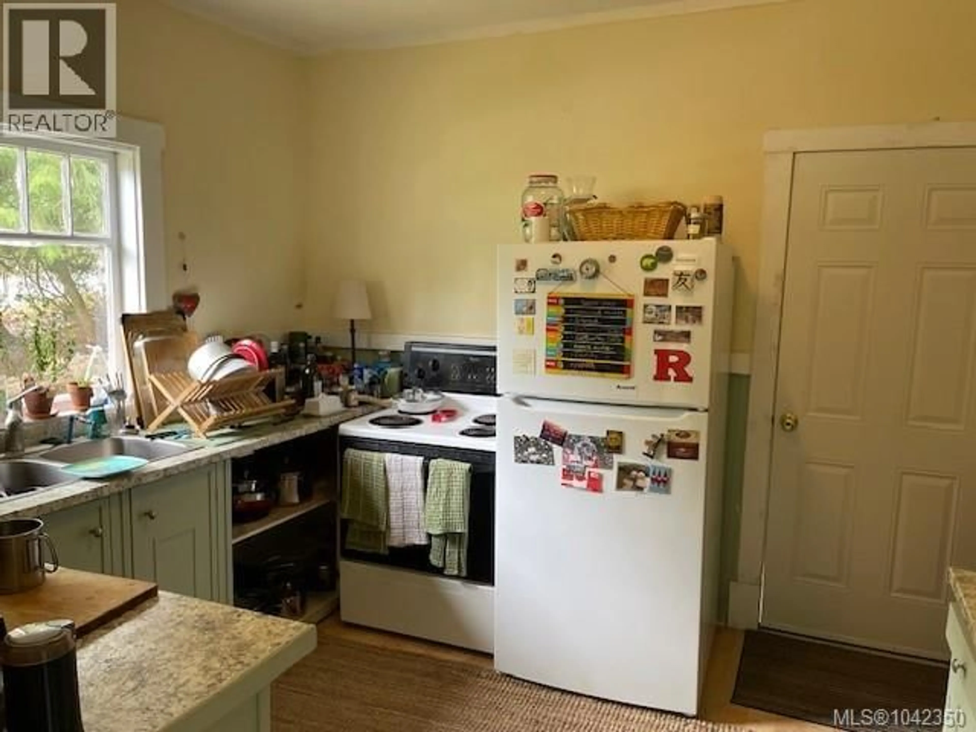 Standard kitchen, unknown for 220 FULFORD-GANGES ROAD, Salt Spring British Columbia V8K2K7
