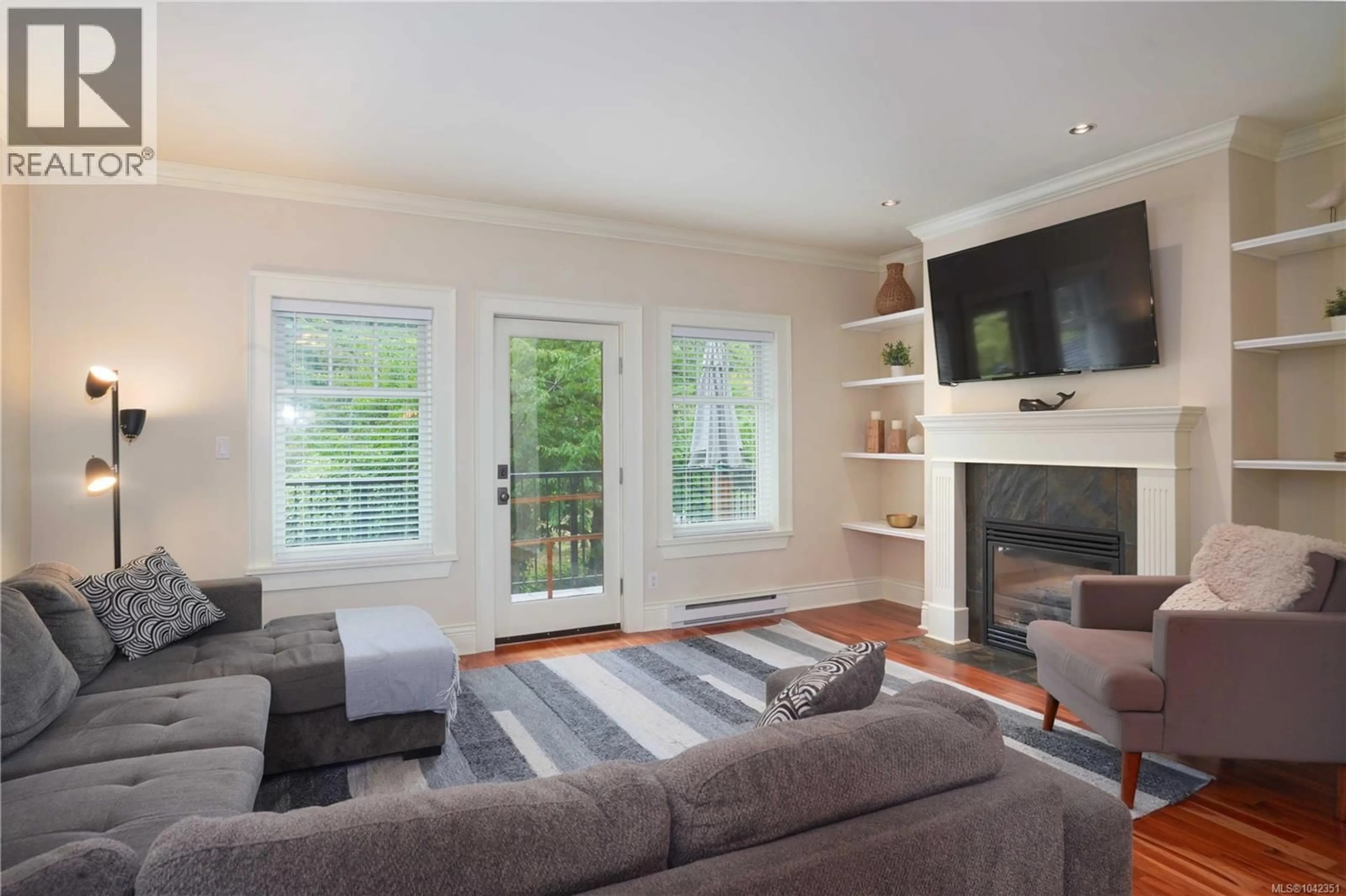 Living room with furniture, wood/laminate floor for 29 - 107 ATKINS ROAD, Salt Spring British Columbia V8K2X6