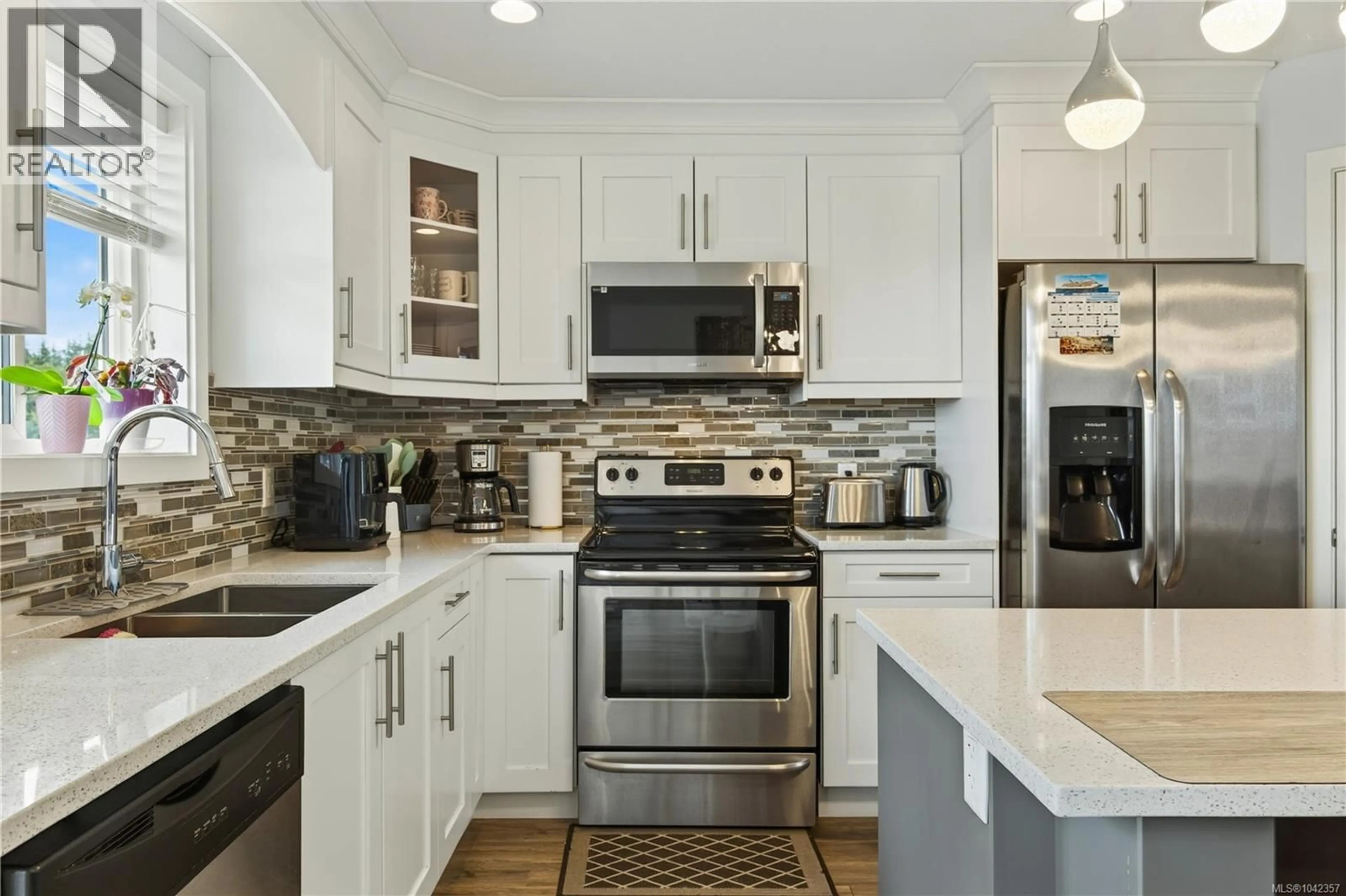 Contemporary kitchen, ceramic/tile floor for 1086 SHELBY ANN AVENUE, Nanaimo British Columbia V9R0H5