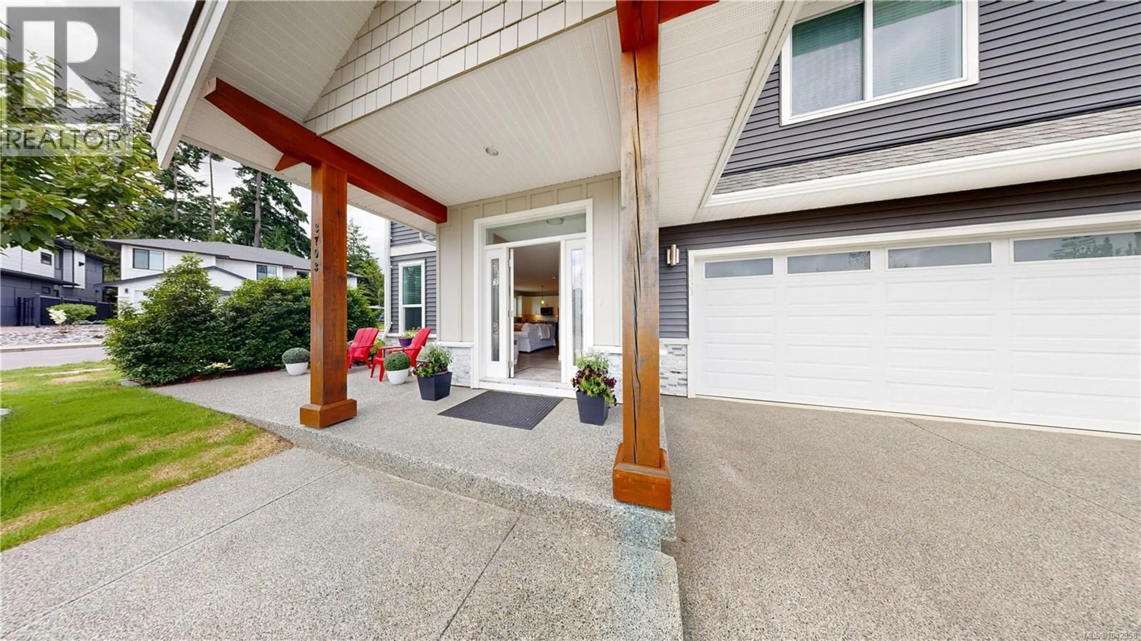 Indoor entryway for 3703 DELIA TERRACE, Nanaimo British Columbia V9T0L1