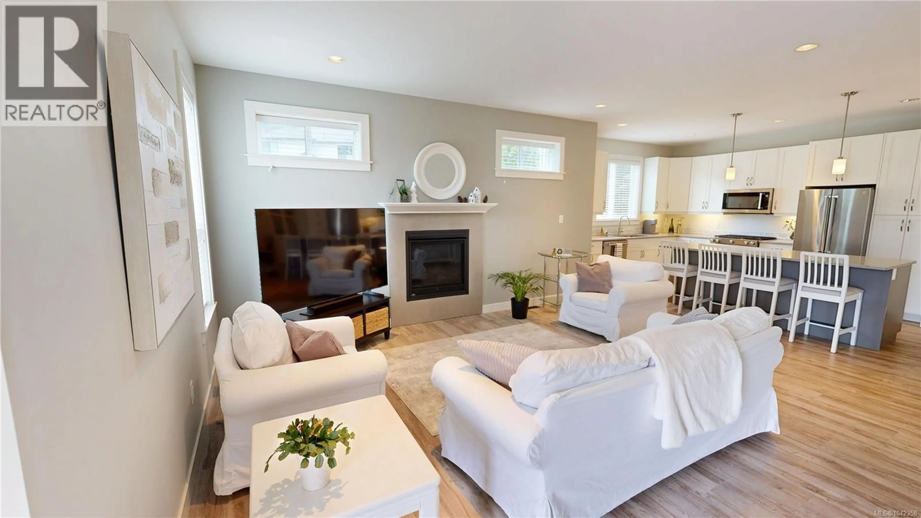 Living room with furniture, wood/laminate floor for 3703 DELIA TERRACE, Nanaimo British Columbia V9T0L1