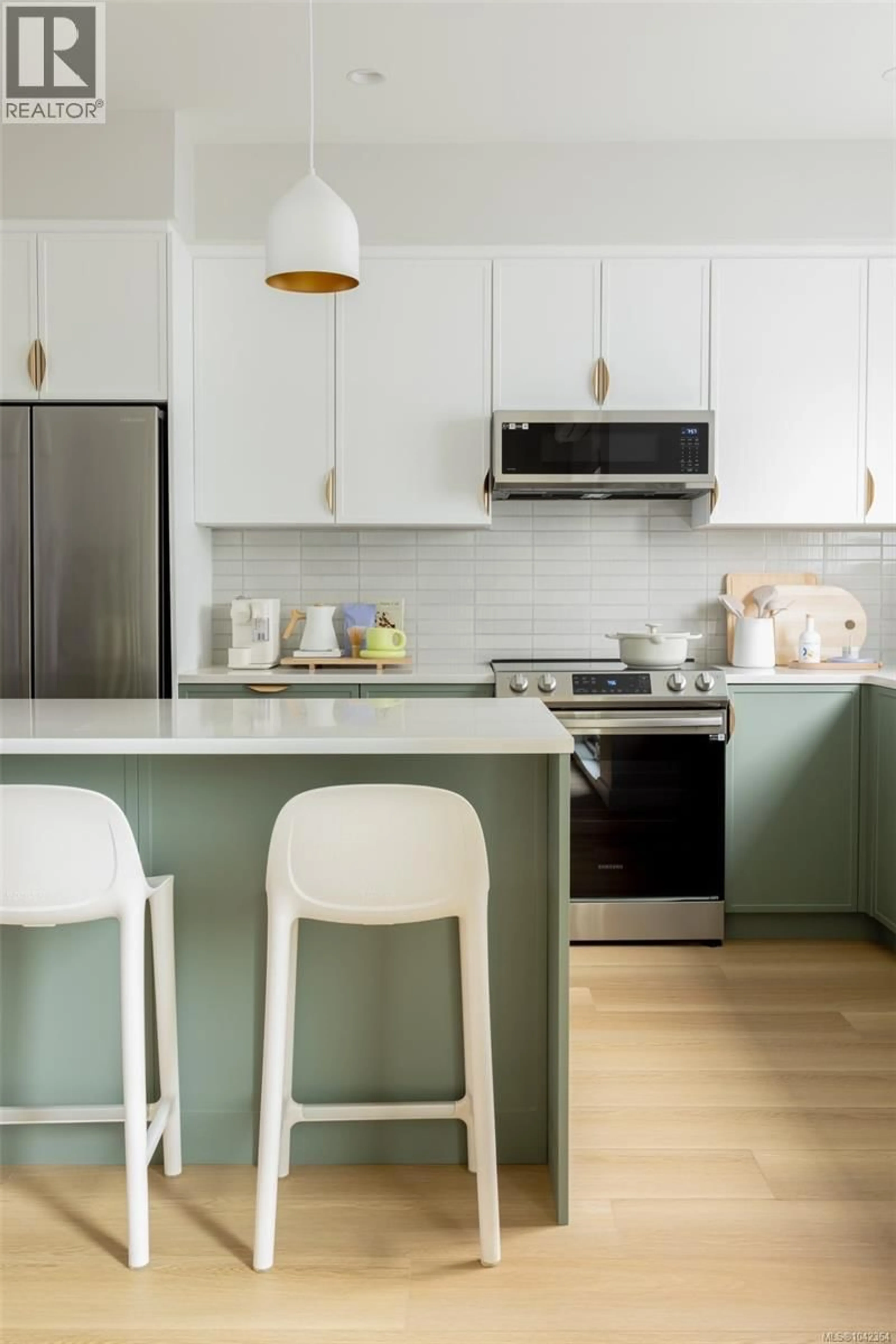 Contemporary kitchen, unknown for 111 - 3230 GLENDALE PLACE, Langford British Columbia V9B1Y2