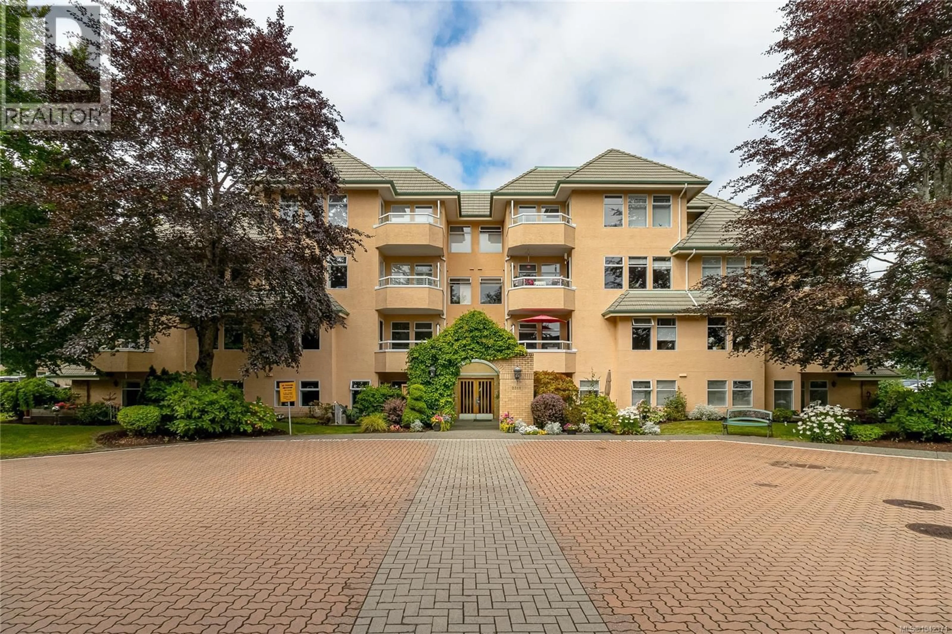 Patio, building for 302 - 2311 MILLS ROAD, Sidney British Columbia V8L2C3