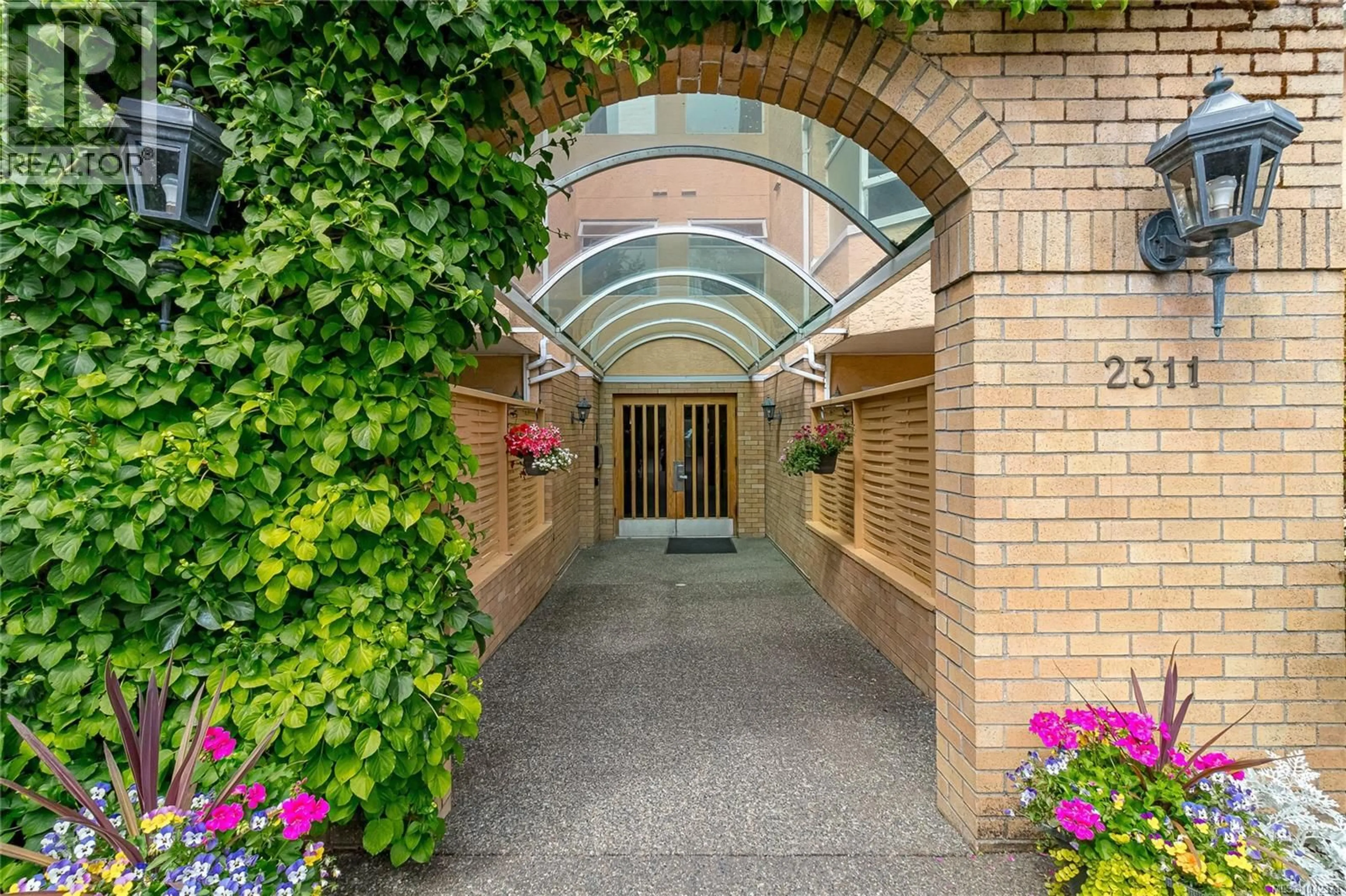 Indoor foyer for 302 - 2311 MILLS ROAD, Sidney British Columbia V8L2C3