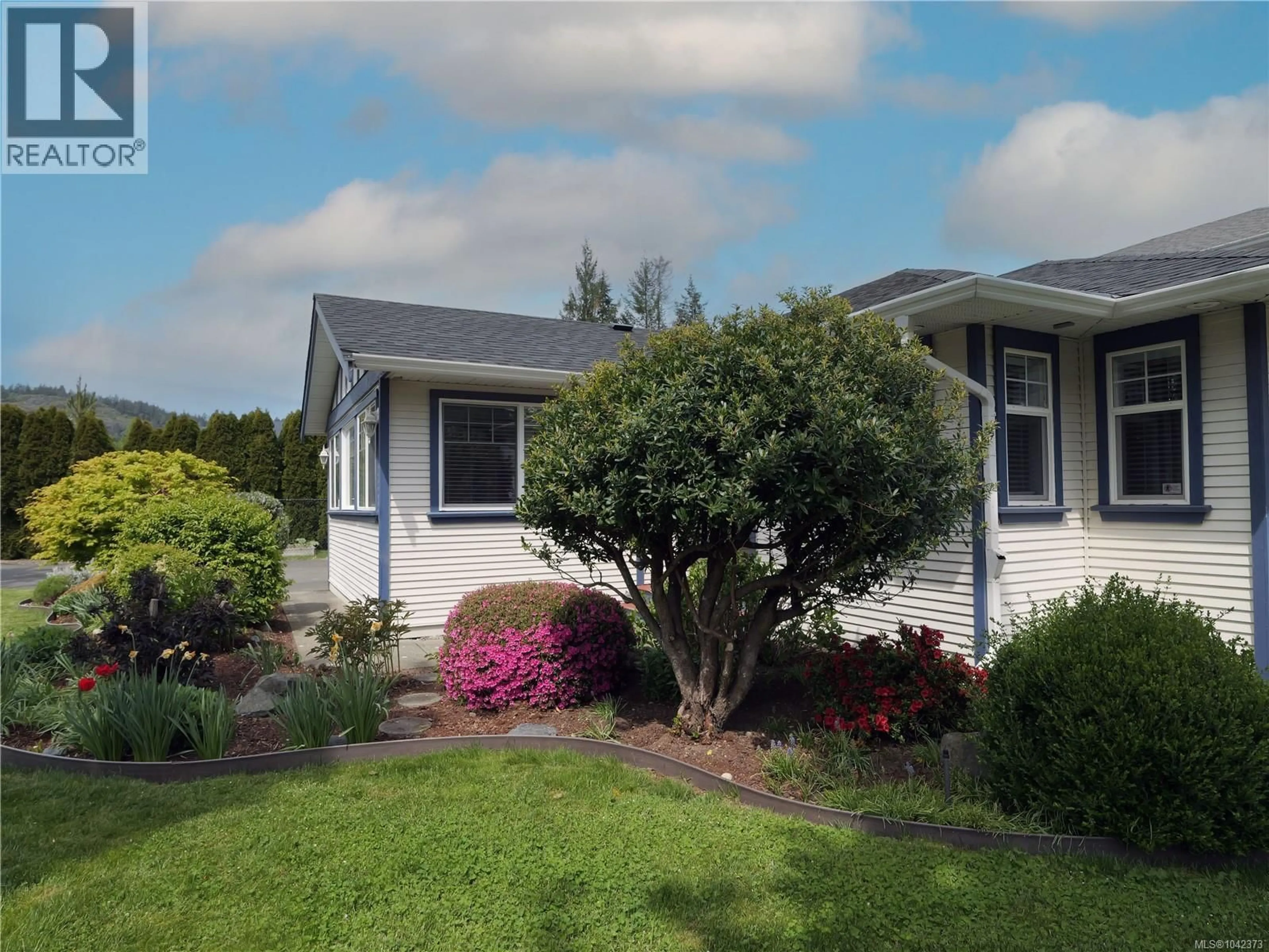 Home with vinyl exterior material, street for 972 WALFRED ROAD, Langford British Columbia V9C2P4
