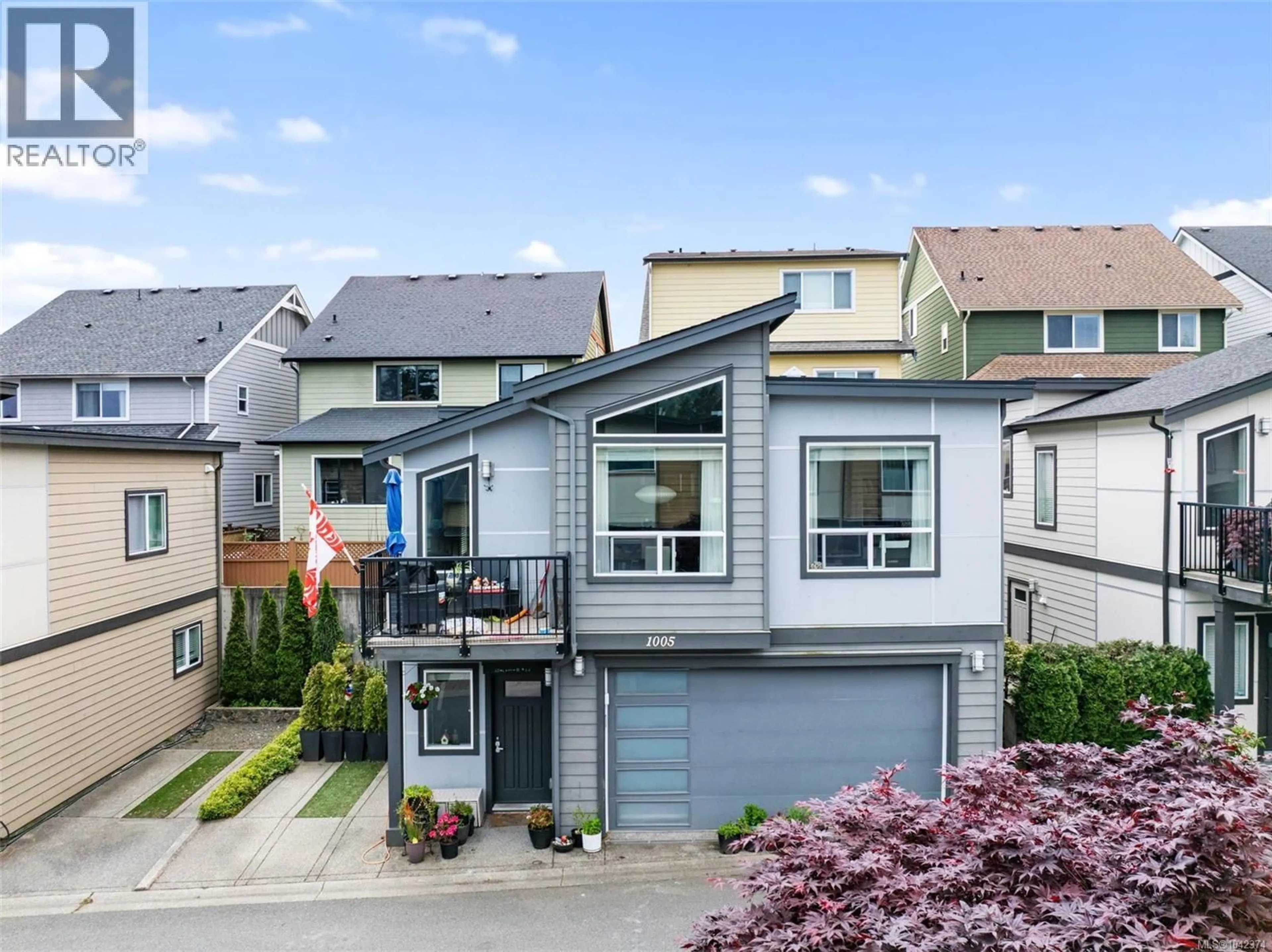 Home with vinyl exterior material, street for 1005 BOEING CLOSE, Langford British Columbia V9B0R2