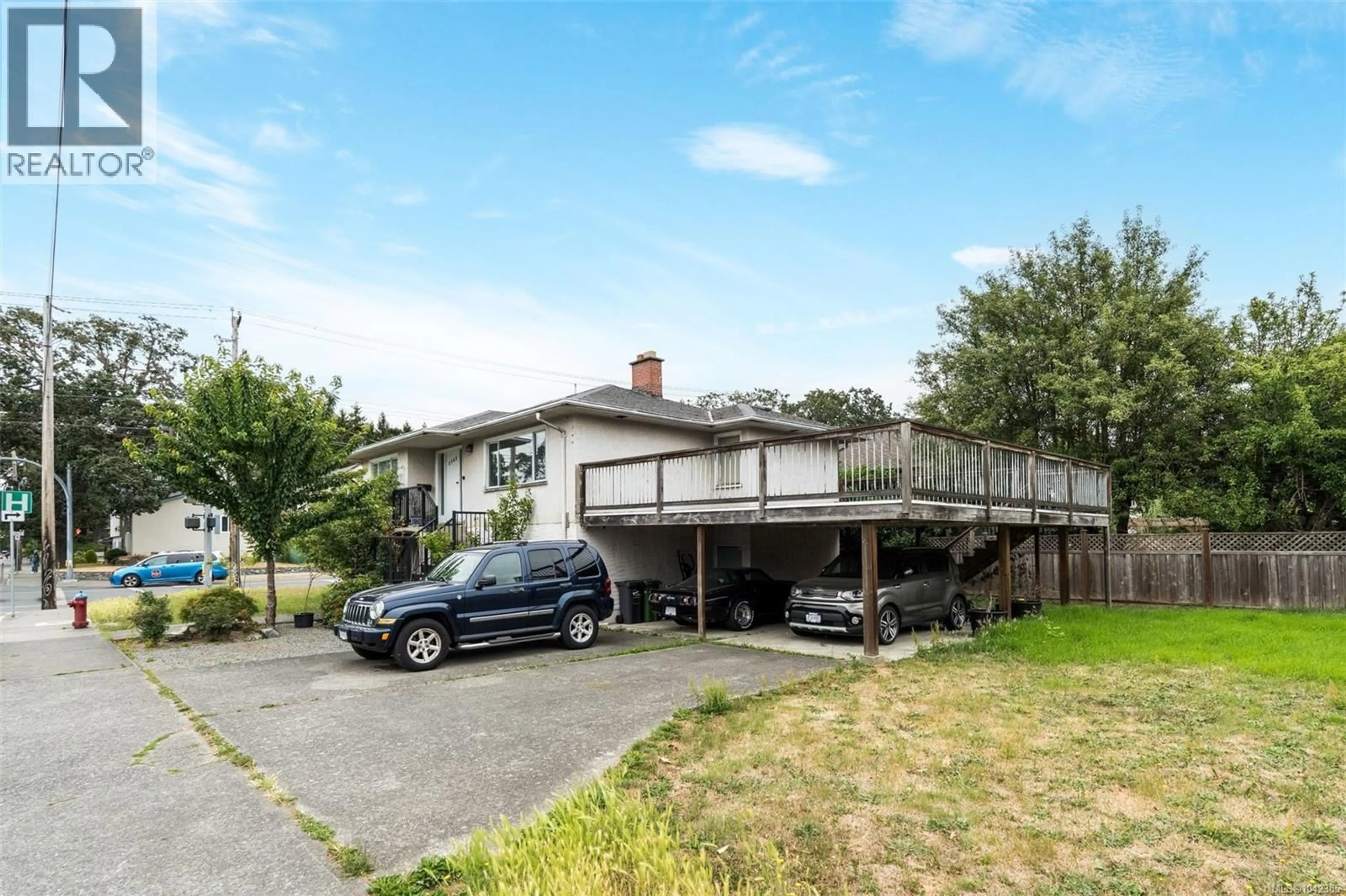 A pic from outside/outdoor area/front of a property/back of a property/a pic from drone, street for 2343 SHELBOURNE STREET, Victoria British Columbia V8R6P4