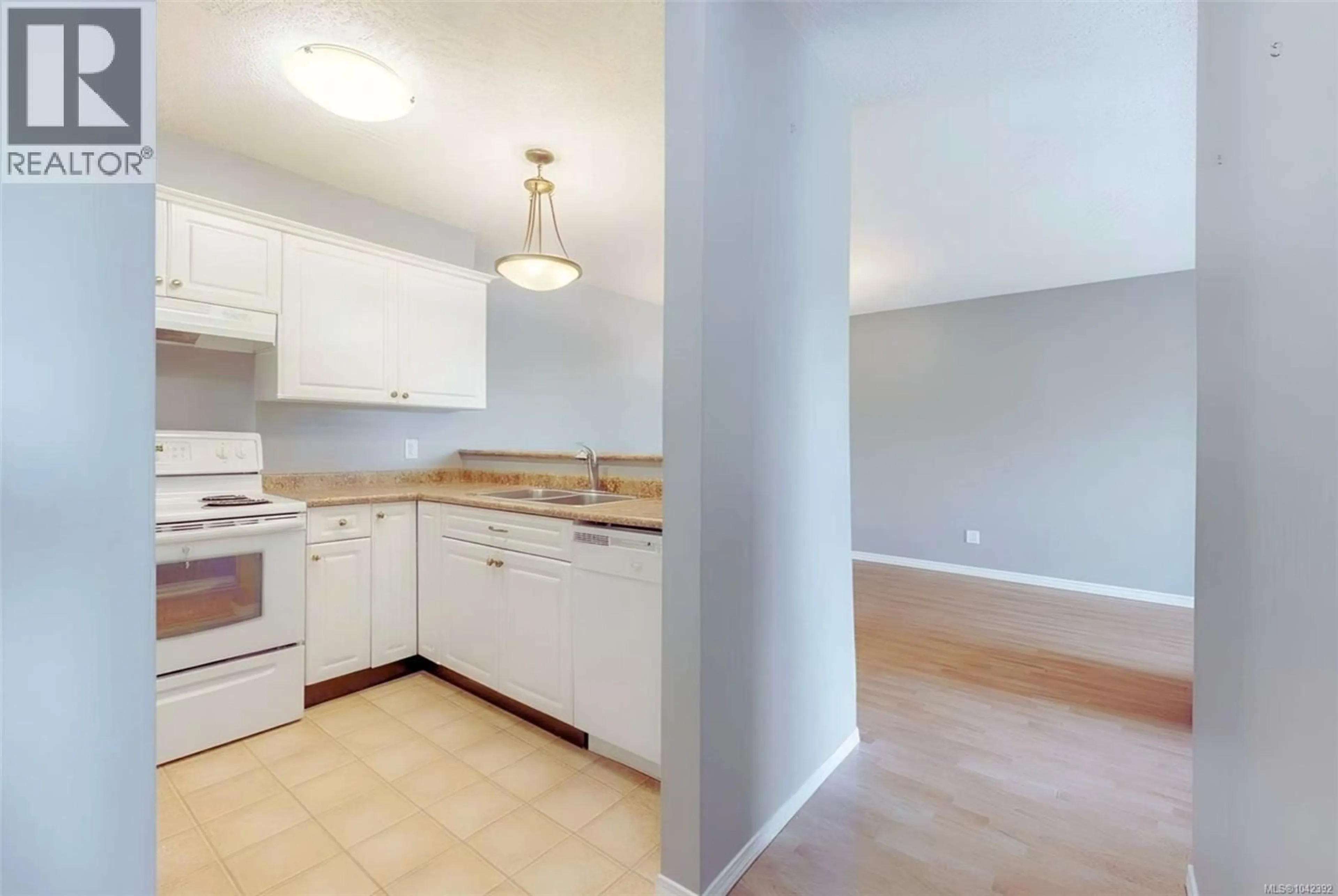 Standard kitchen, unknown for 10 - 8 WHITE STREET, Ladysmith British Columbia V9G1A9