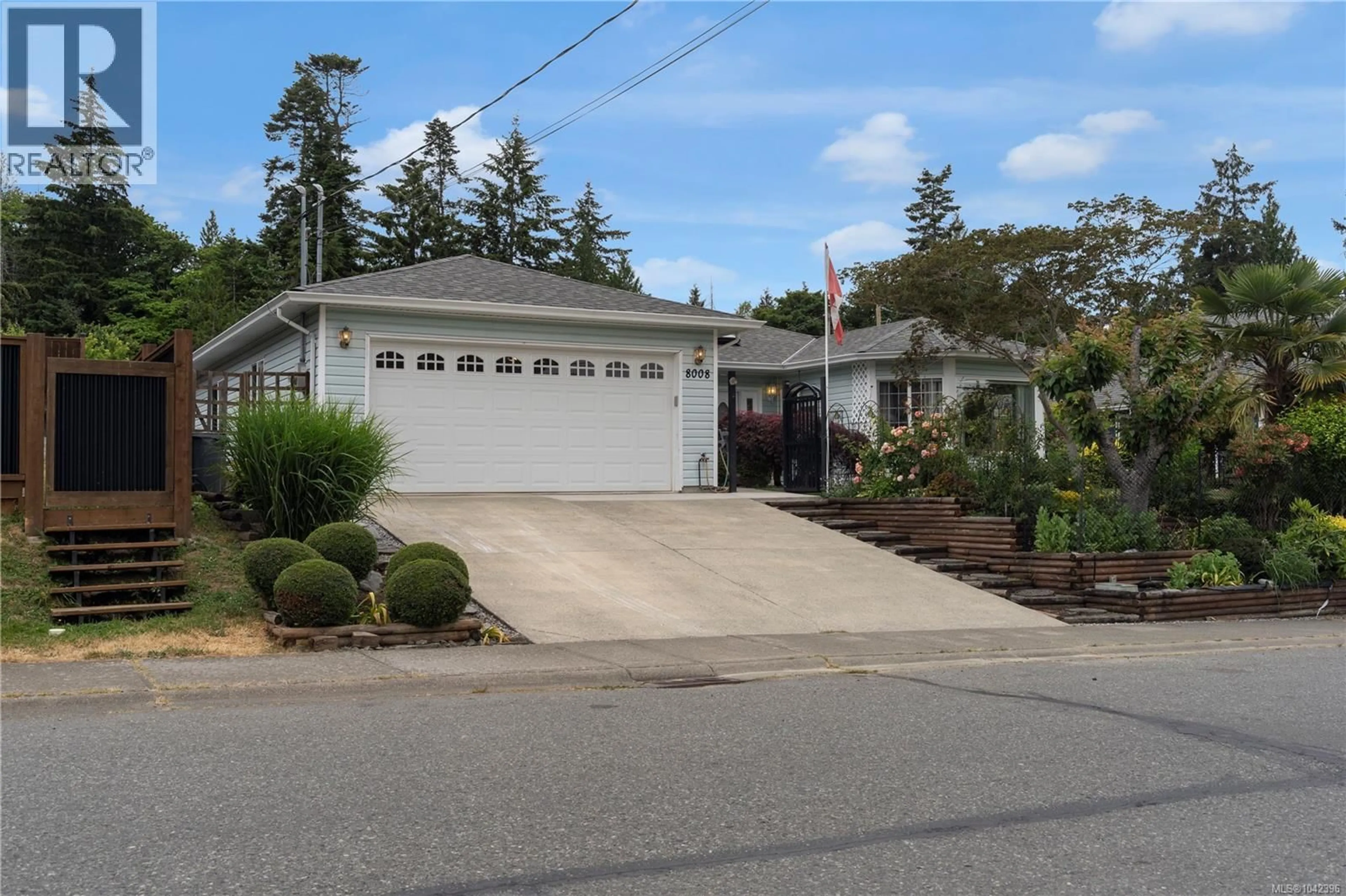 Home with vinyl exterior material, street for 8008 GLENHURST DRIVE NORTH, Crofton British Columbia V0R1R0