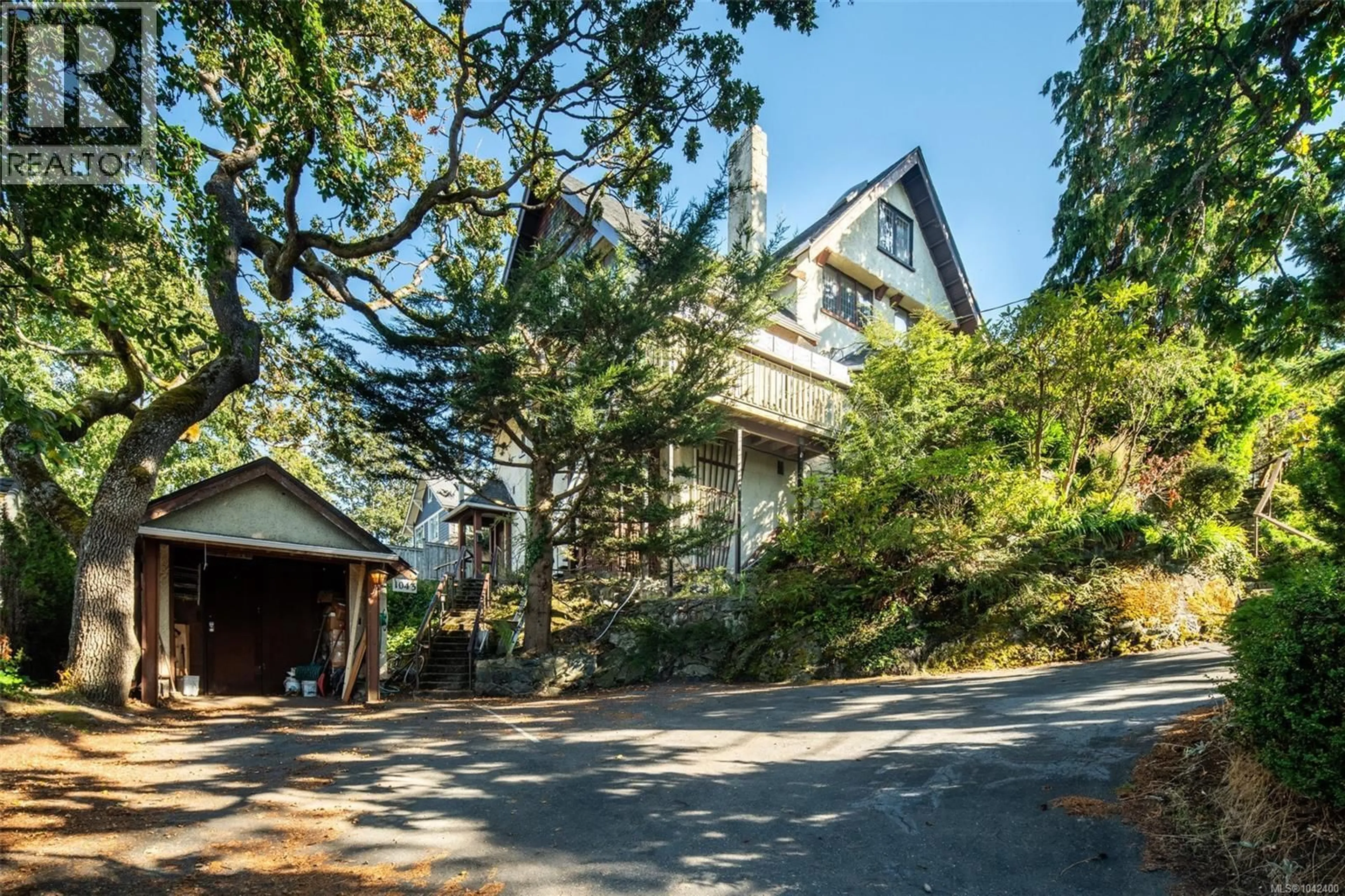 A pic from outside/outdoor area/front of a property/back of a property/a pic from drone, street for 1043/1045 BELMONT AVENUE, Victoria British Columbia V8S3T4