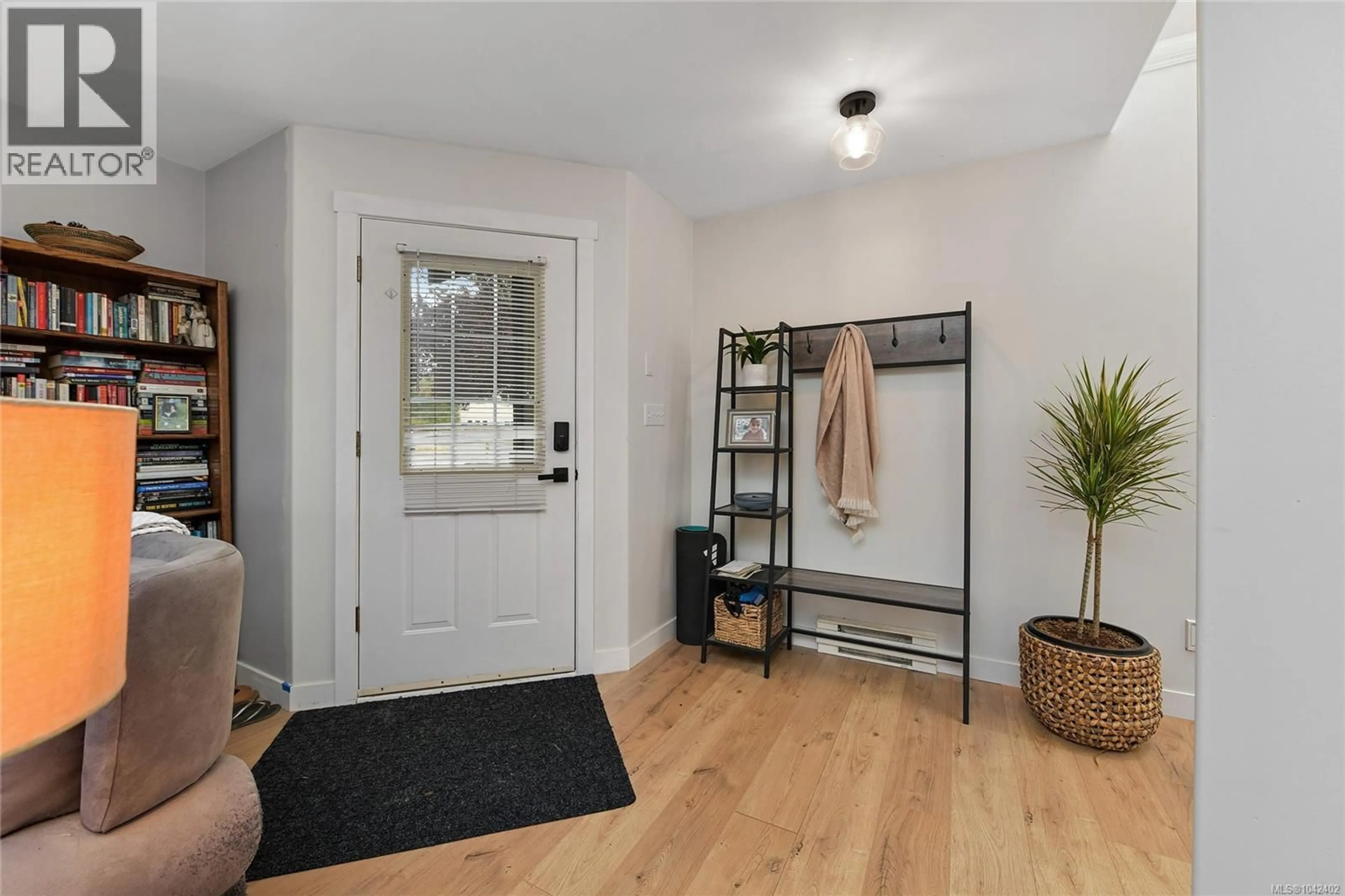 Indoor entryway for 821 LAMPSON STREET, Esquimalt British Columbia V9A6B4