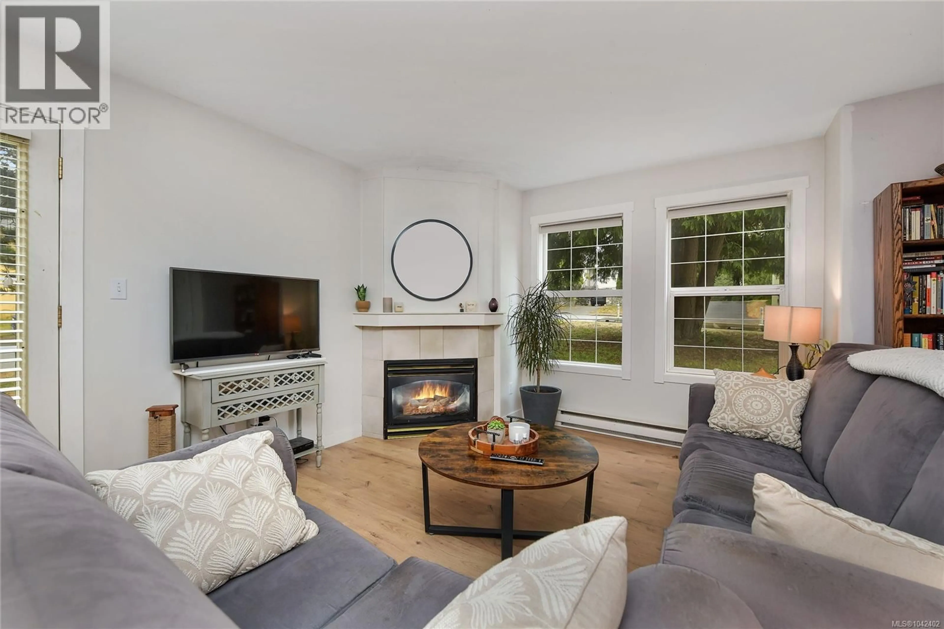 Living room with furniture, unknown for 821 LAMPSON STREET, Esquimalt British Columbia V9A6B4