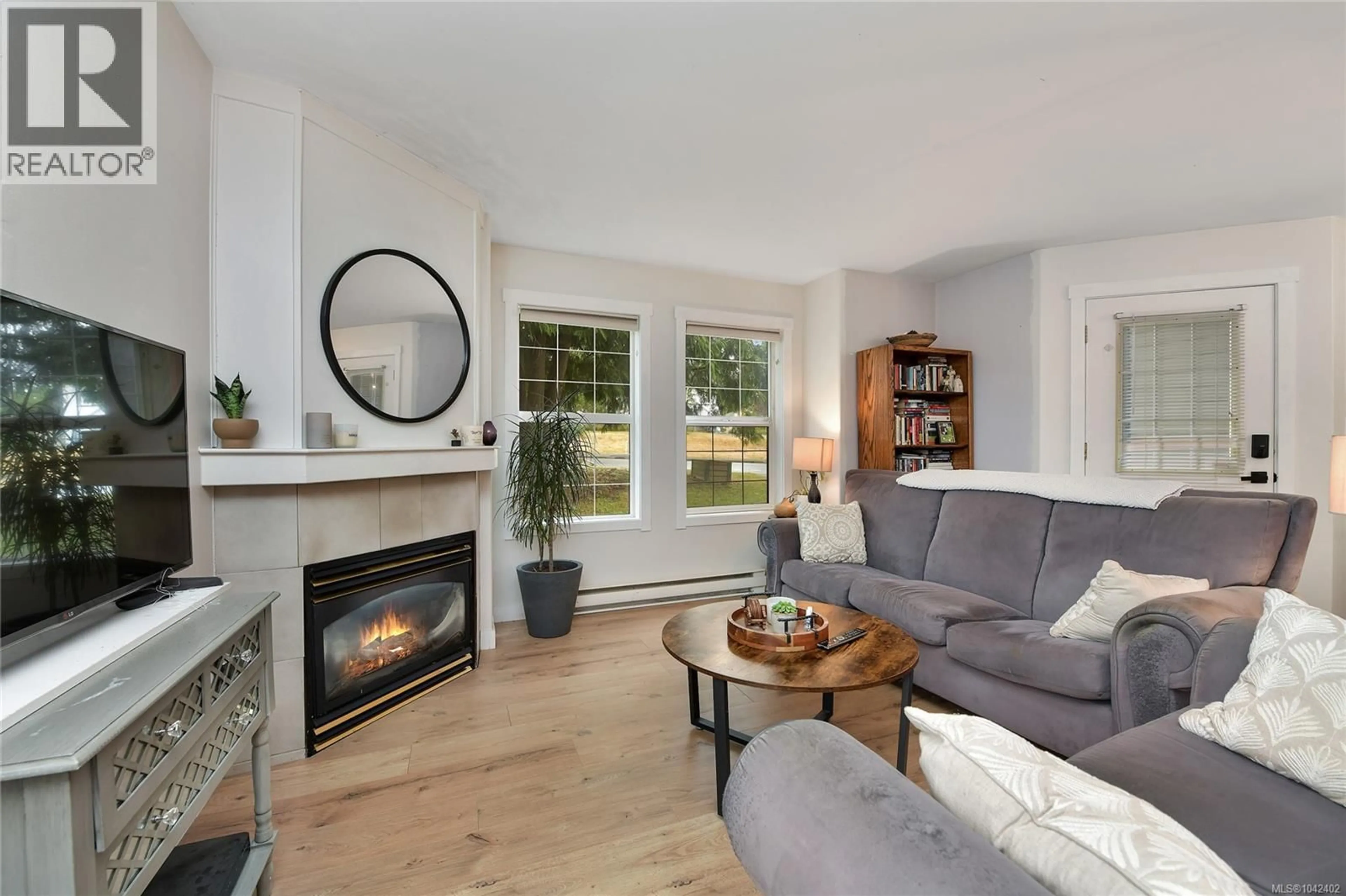 Living room with furniture, wood/laminate floor for 821 LAMPSON STREET, Esquimalt British Columbia V9A6B4