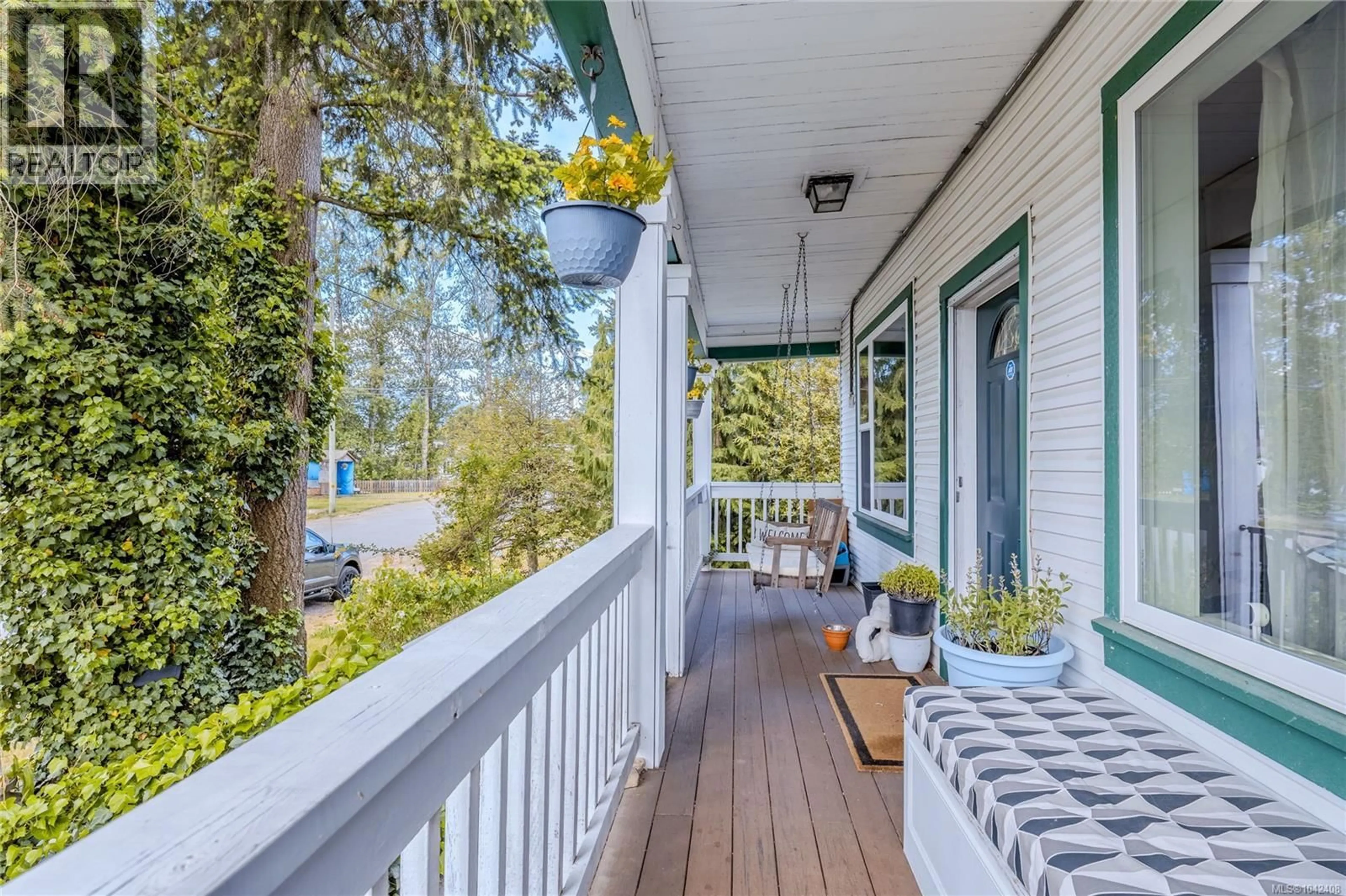 Patio, water/lake/river/ocean view for 654 FARQUHAR STREET, Nanaimo British Columbia V9R2E5