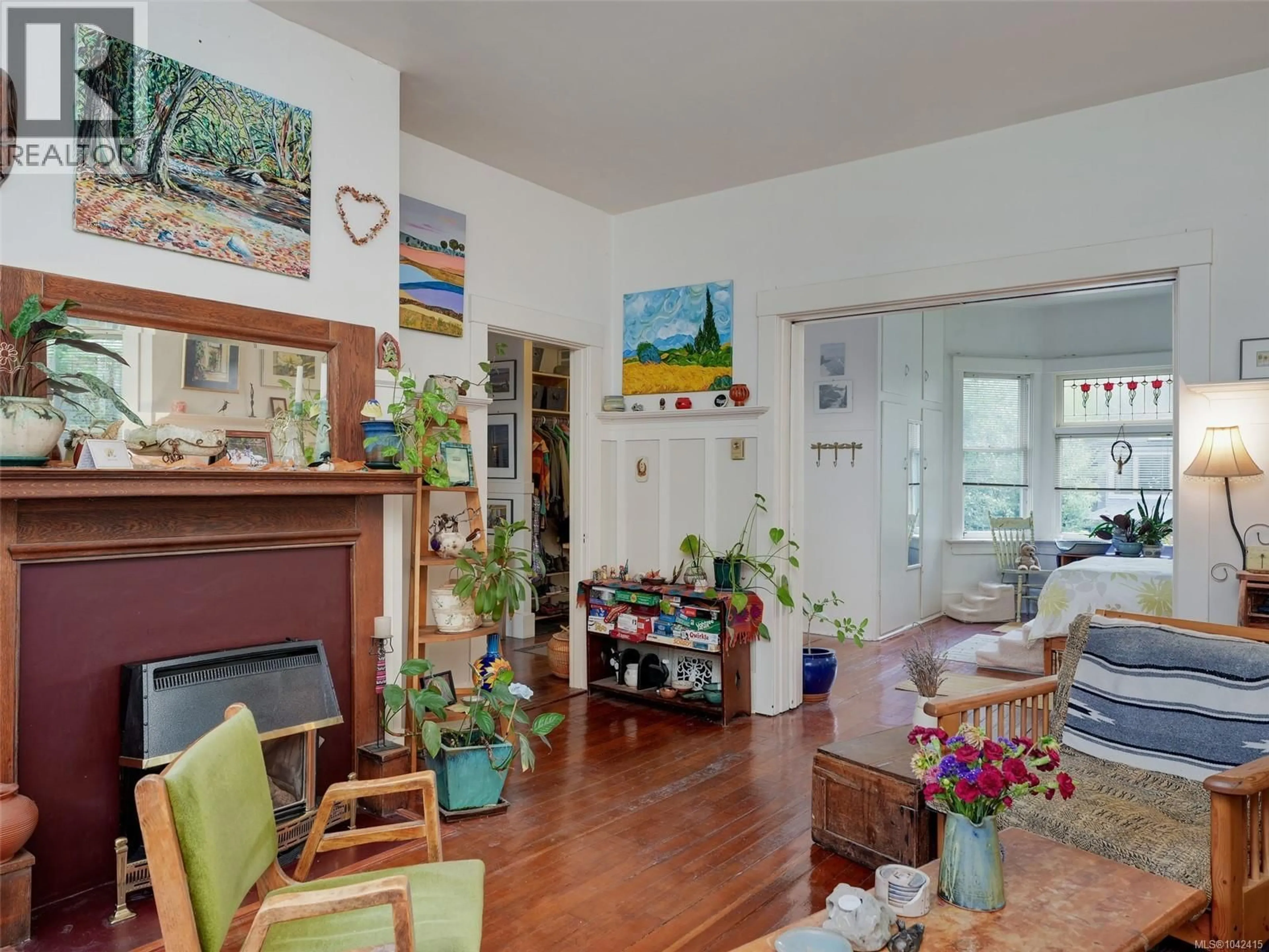 Living room with furniture, unknown for 1561/1563 GLADSTONE AVENUE, Victoria British Columbia V8R1S4