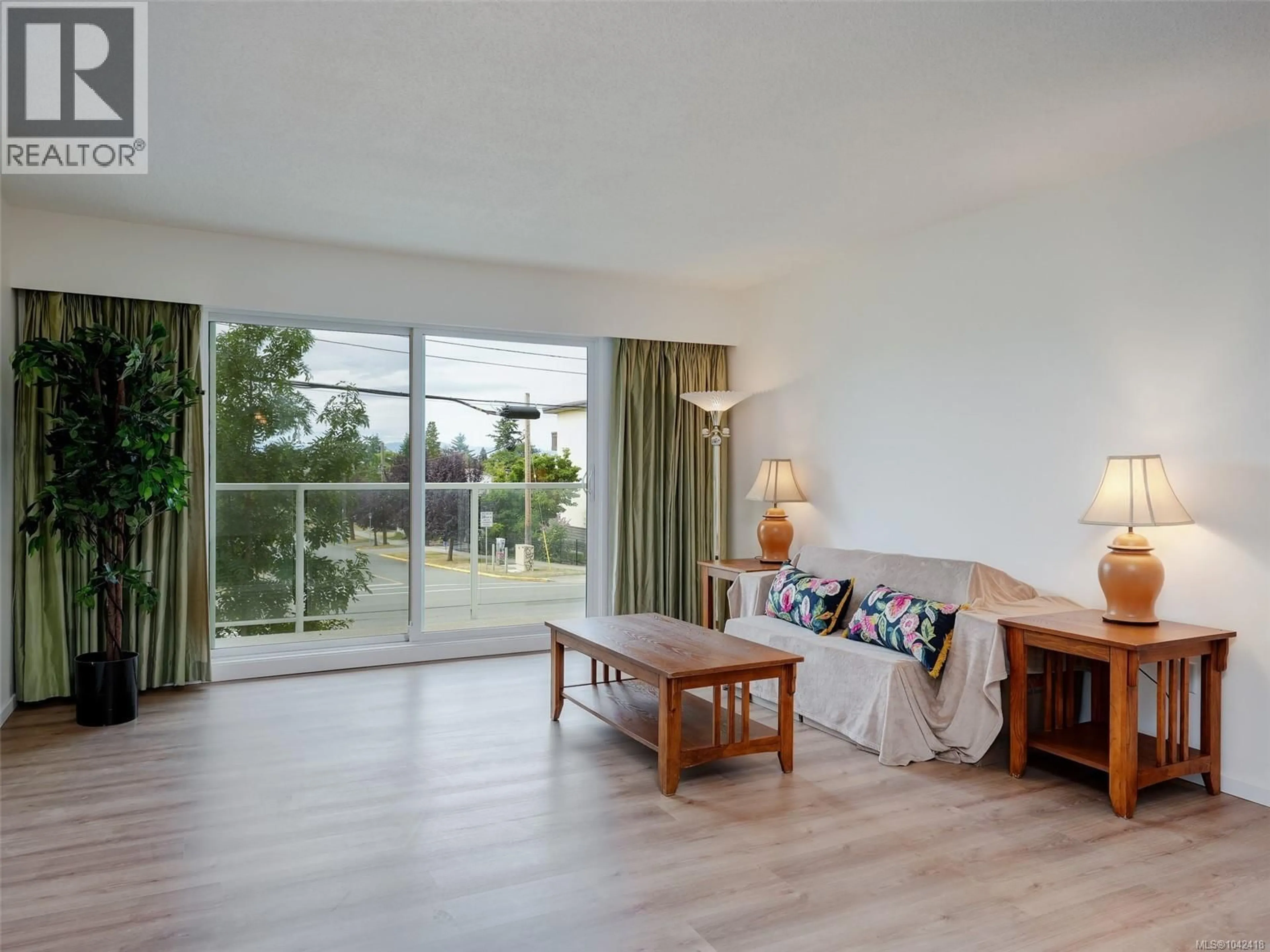 Living room with furniture, wood/laminate floor for 207 - 1124 ESQUIMALT ROAD, Esquimalt British Columbia V9A3N4