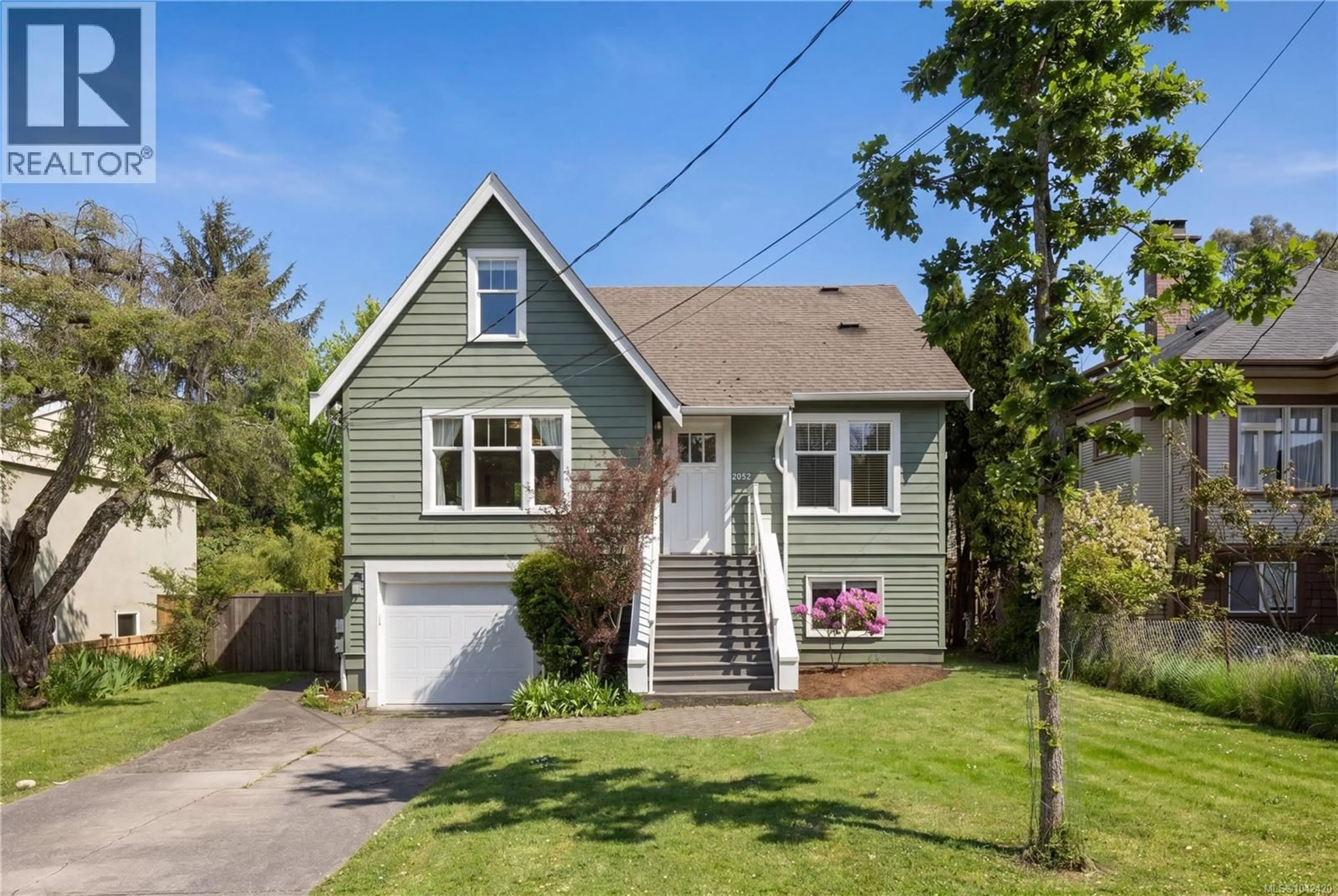 Home with vinyl exterior material, street for 2052 CARRICK STREET, Oak Bay British Columbia V8R2M6
