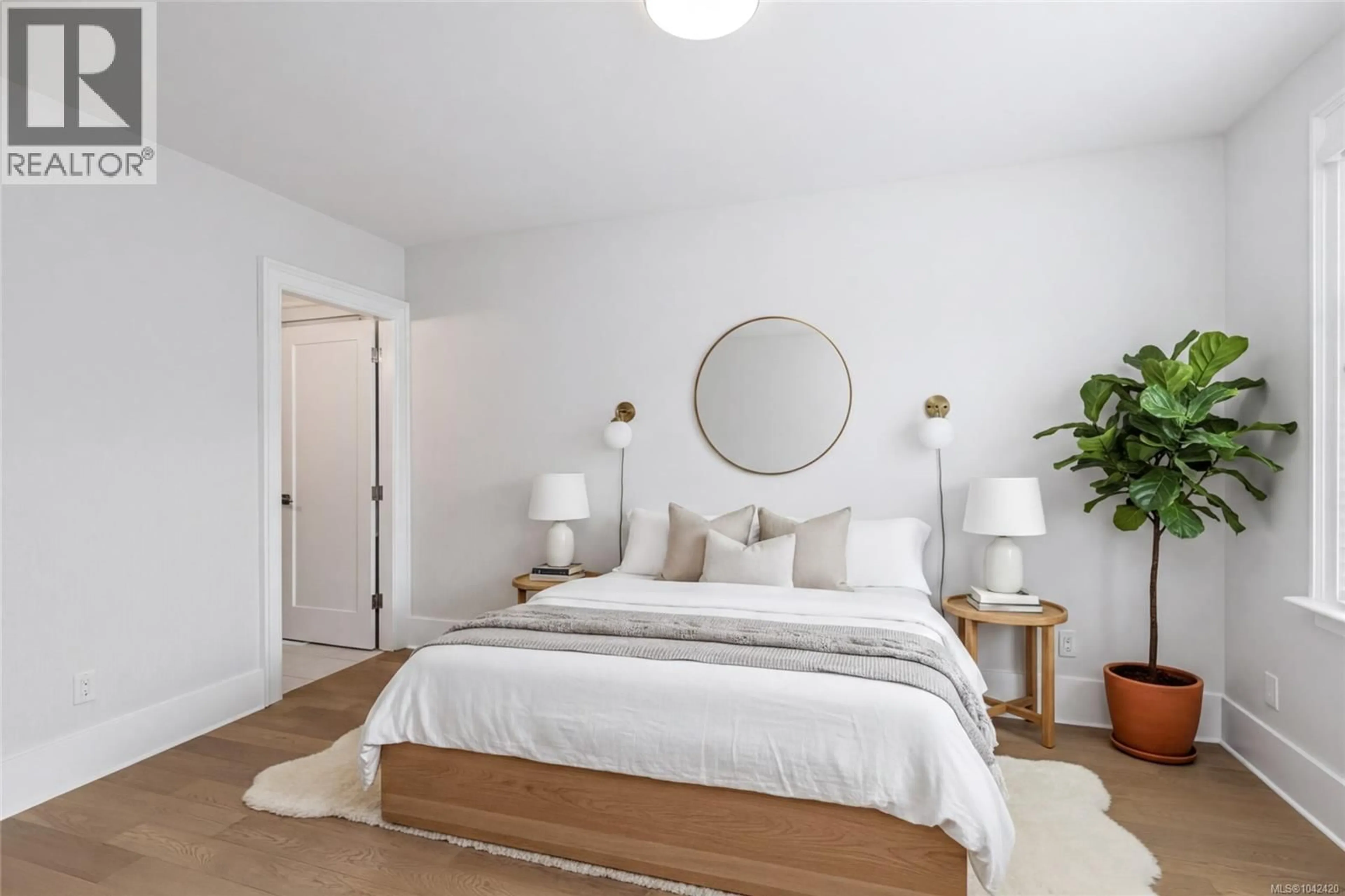Bedroom with bed, unknown for 2052 CARRICK STREET, Oak Bay British Columbia V8R2M6