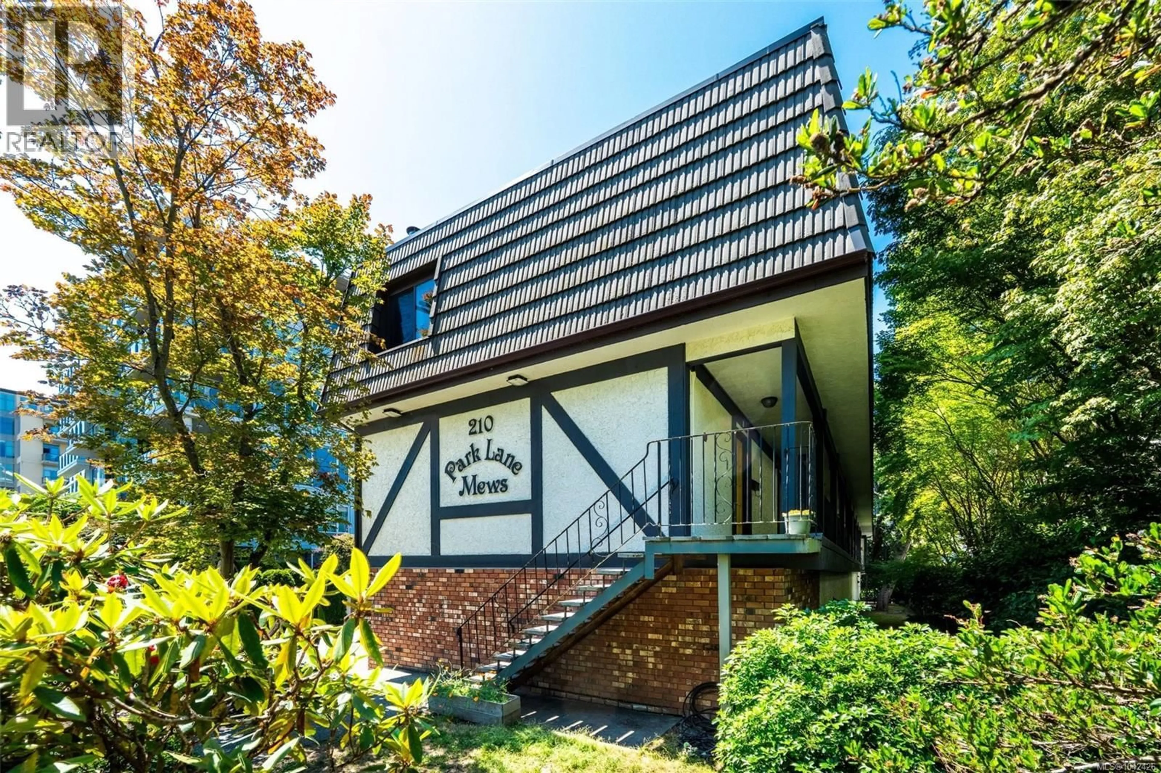 Home with brick exterior material, building for 4 - 210 DOUGLAS STREET, Victoria British Columbia V8V2P2