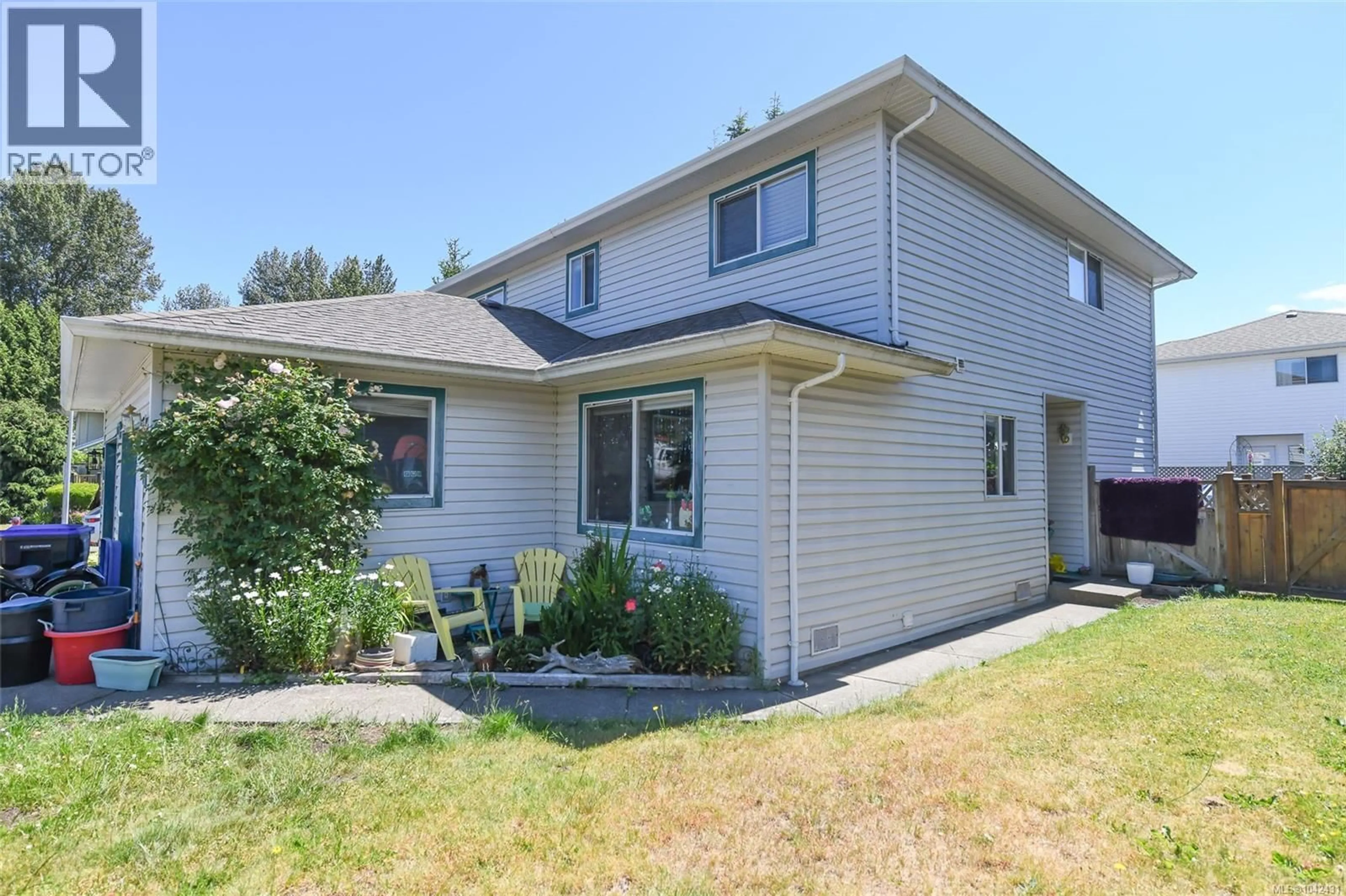 Home with vinyl exterior material, street for B - 2256 1ST STREET, Courtenay British Columbia V9N8X8