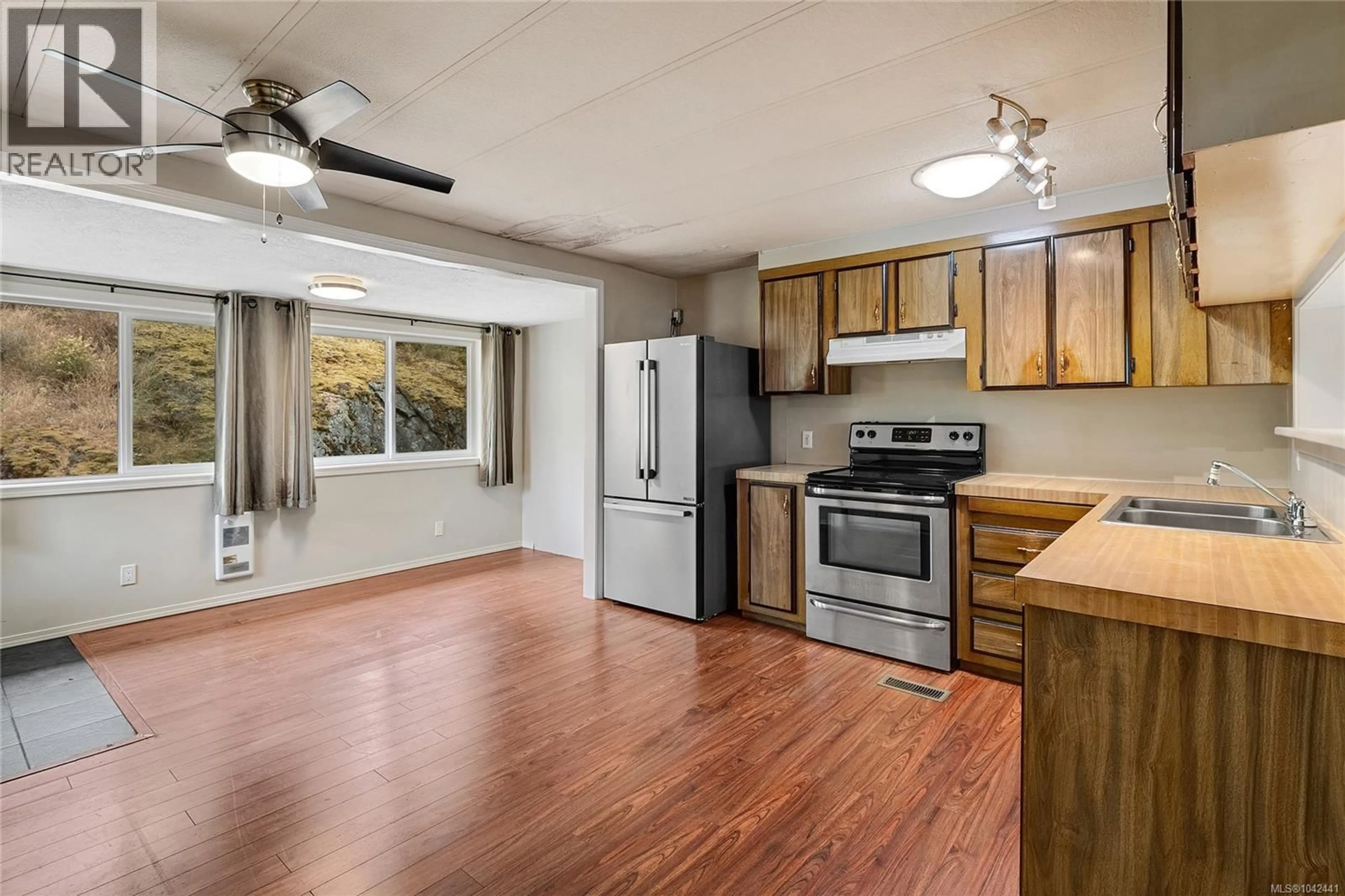 Standard kitchen, wood/laminate floor for 38 - 5838 BLYTHWOOD ROAD, Sooke British Columbia V9Z0G2