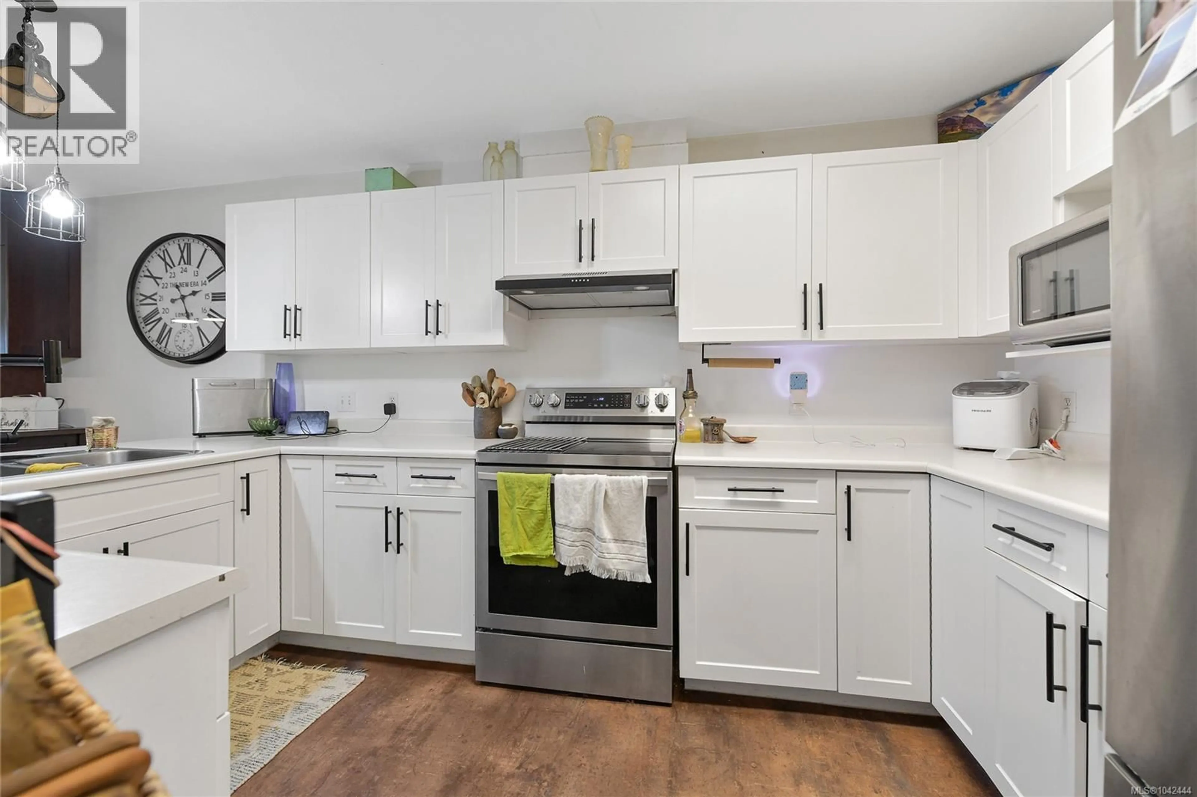 Standard kitchen, unknown for 21 - 7070 WEST SAANICH ROAD, Central Saanich British Columbia V8M1P5