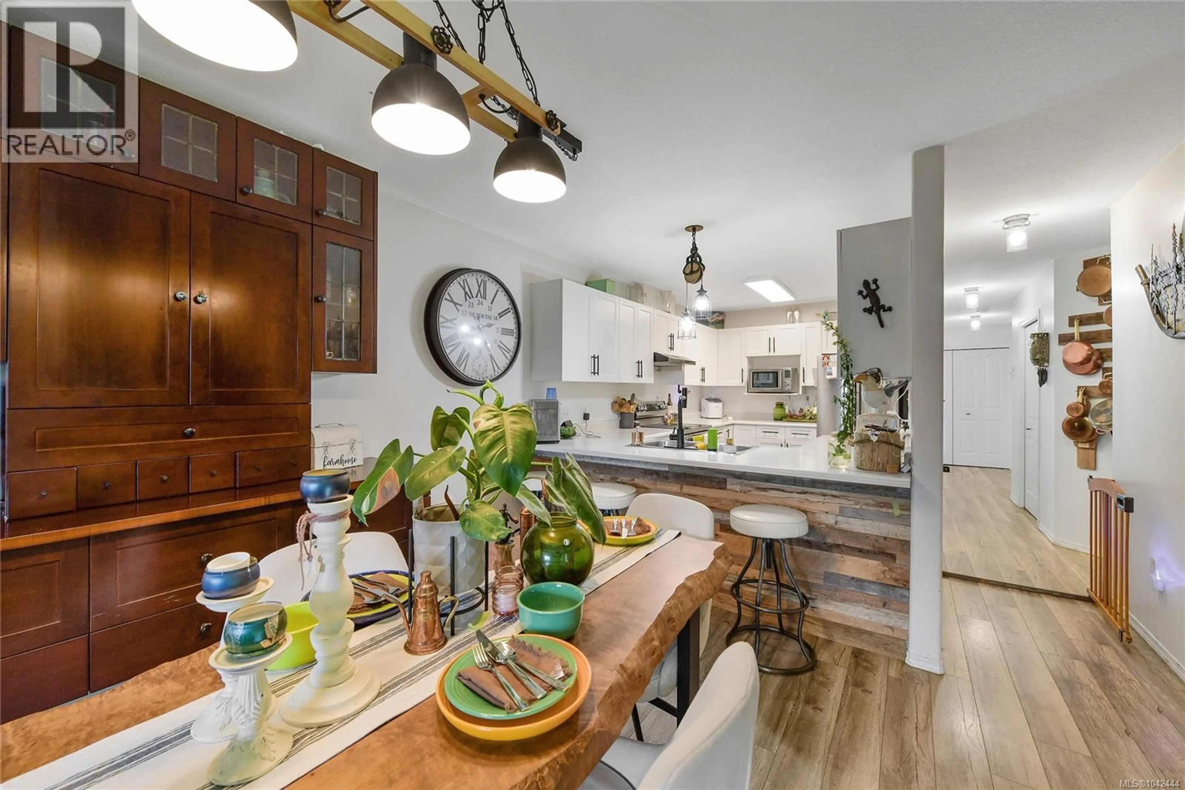 Open concept kitchen, unknown for 21 - 7070 WEST SAANICH ROAD, Central Saanich British Columbia V8M1P5