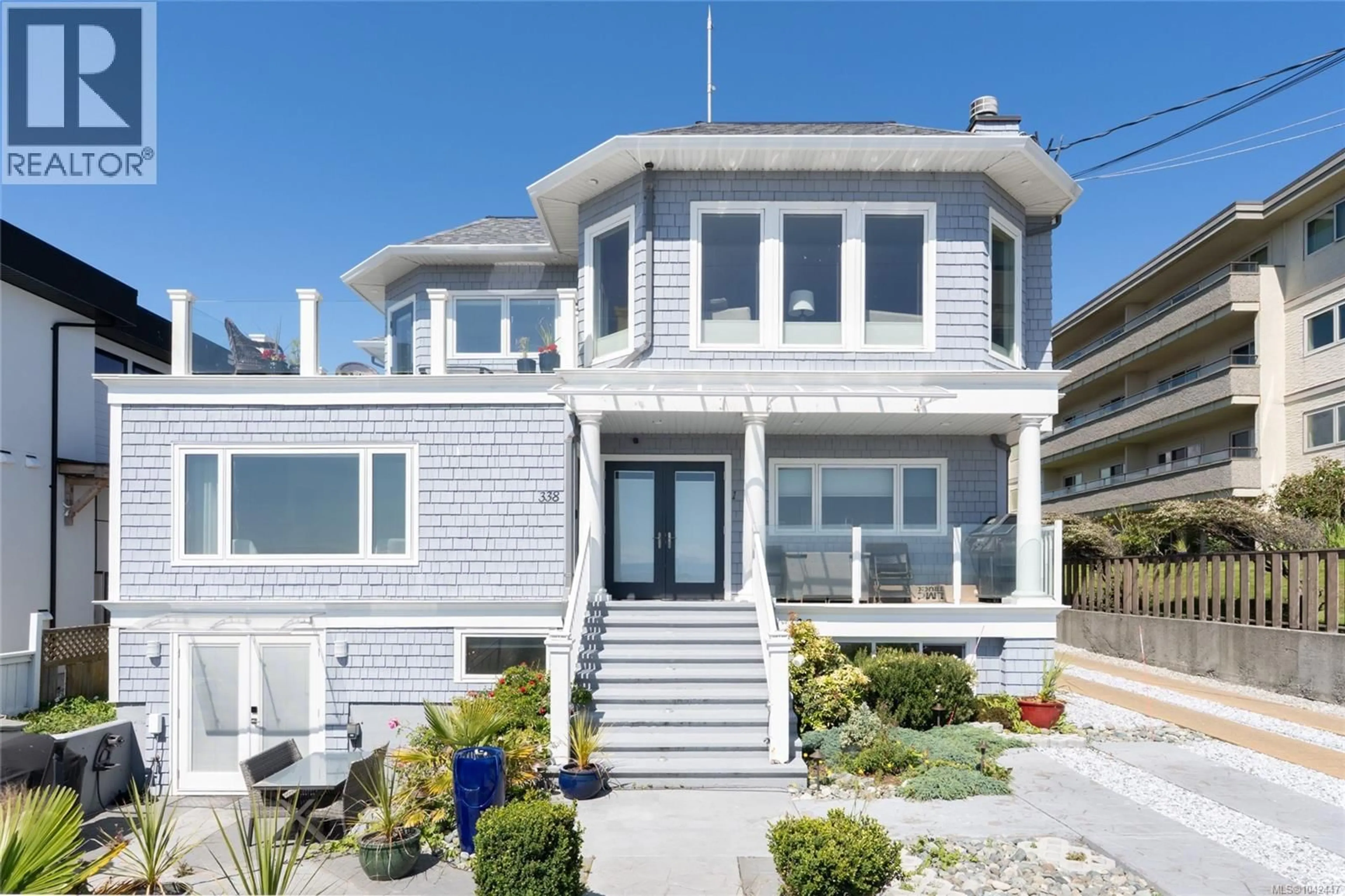 Home with vinyl exterior material, street for 1 - 338 DALLAS ROAD, Victoria British Columbia V8V1A8