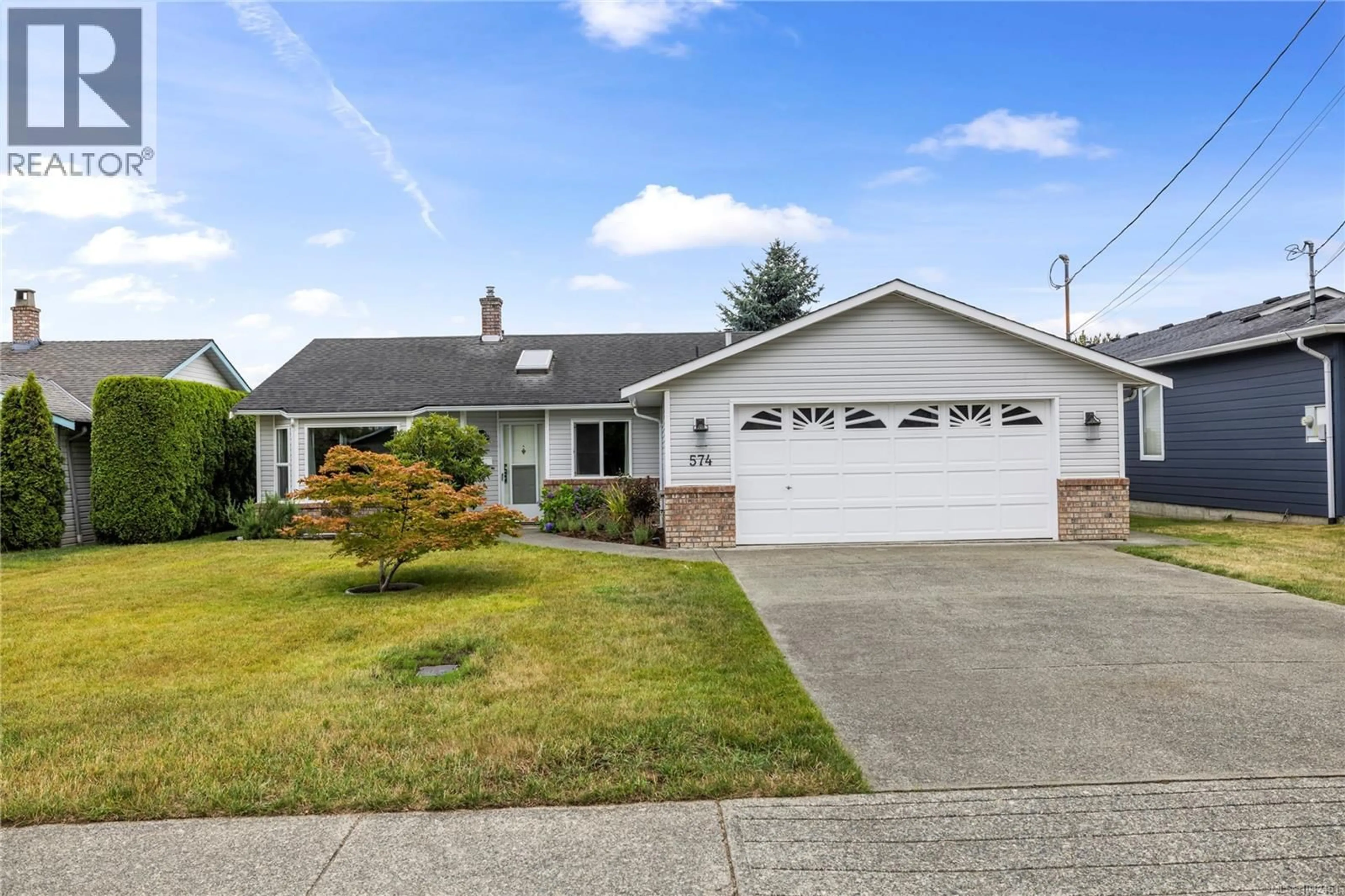 Home with vinyl exterior material, street for 574 HIRST AVENUE, Parksville British Columbia V9P1H8