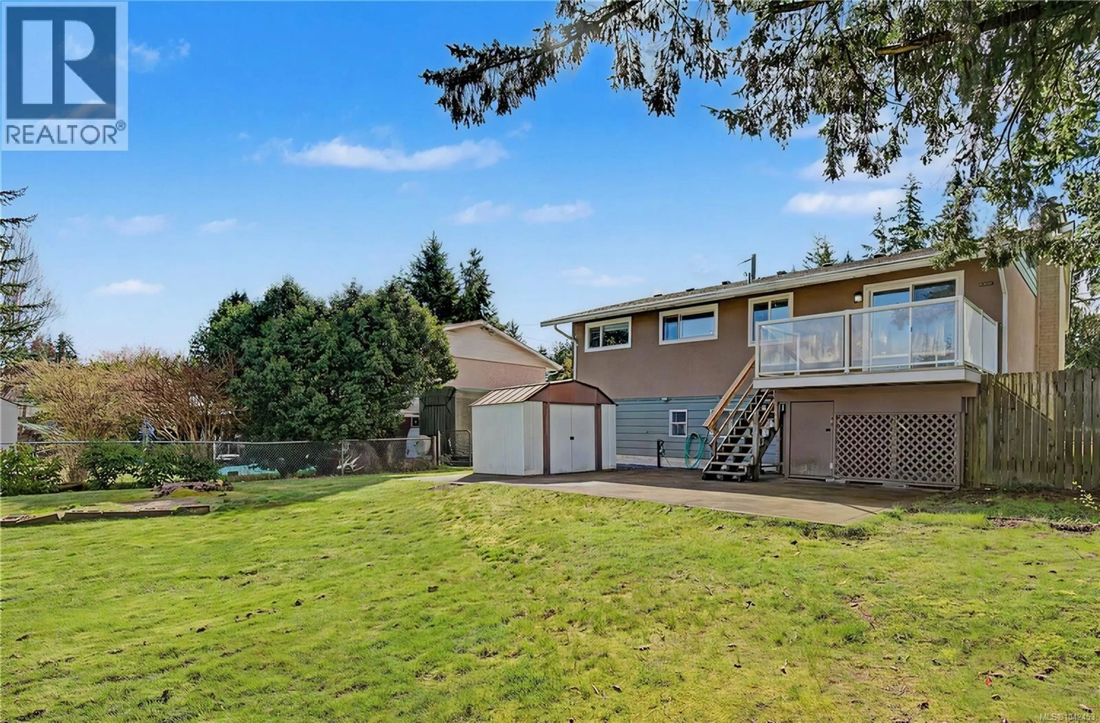 A pic from outside/outdoor area/front of a property/back of a property/a pic from drone, water/lake/river/ocean view for 480 4TH AVENUE, Campbell River British Columbia V9W3W8
