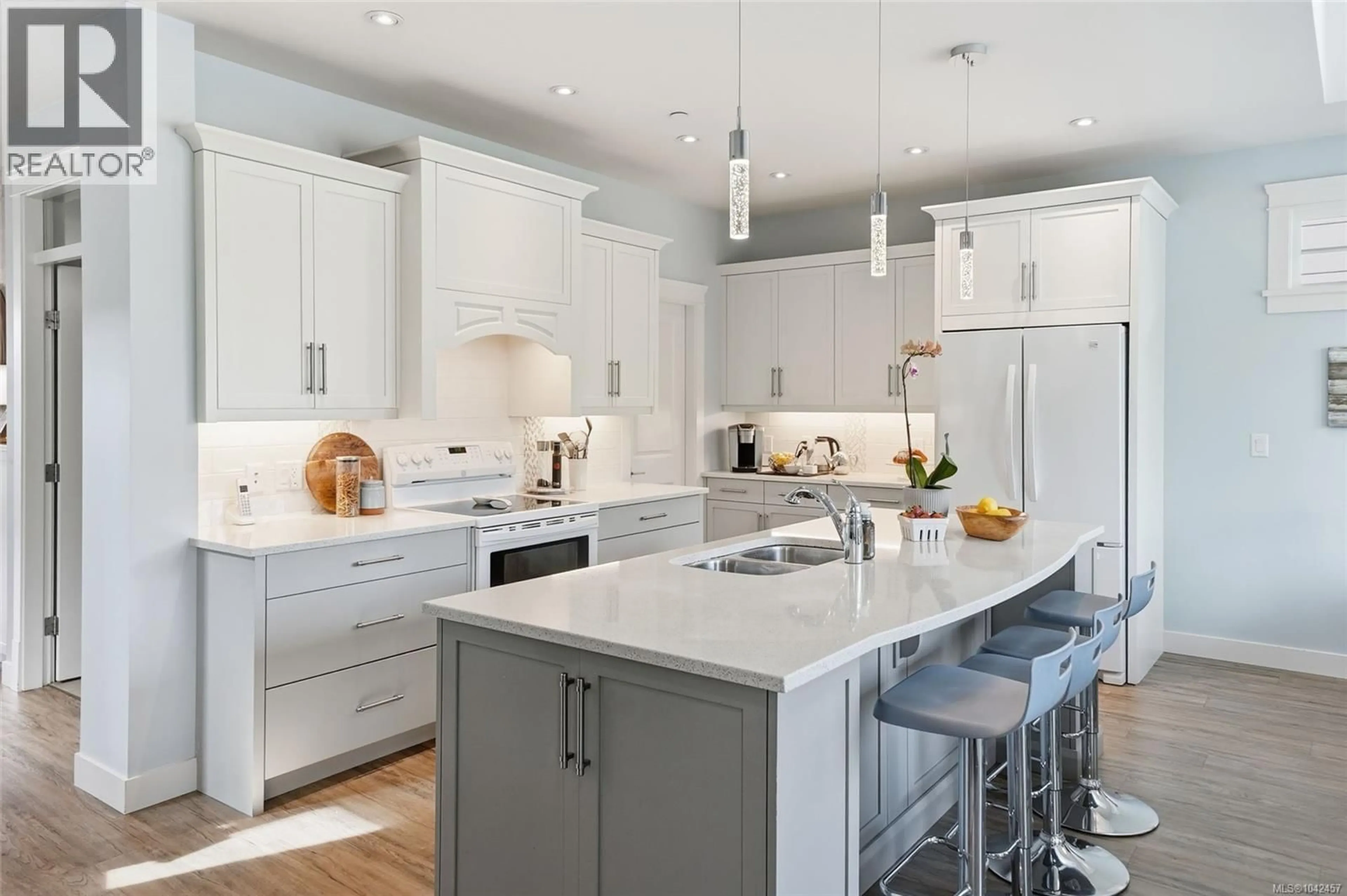 Contemporary kitchen, unknown for 795 PARKSIDE CRESCENT, Parksville British Columbia V9P0C7